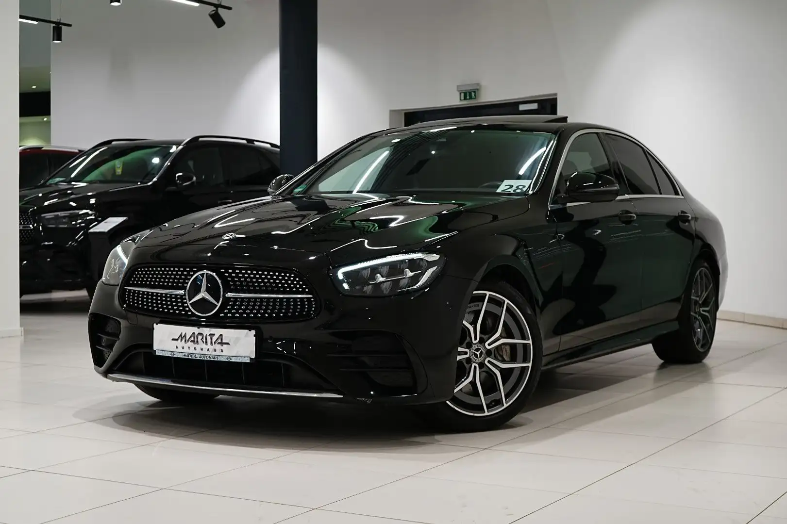 Mercedes-Benz E 300 |AMG-PAKET|DISTR|SCHIEBEDACH|COCKPIT|19ZOLL Negro - 1