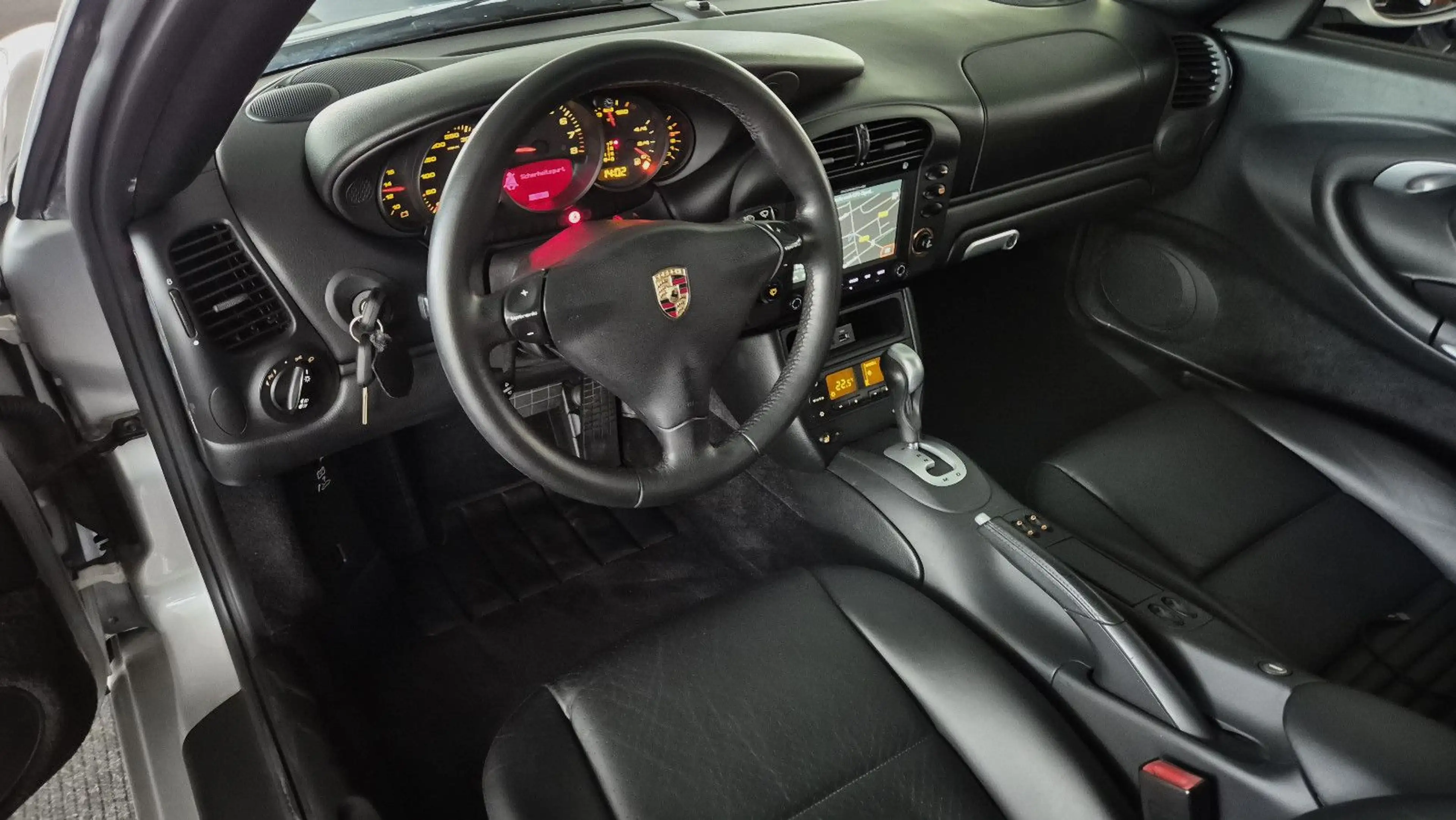 Porsche 996 Carrera Coupé — photo 12