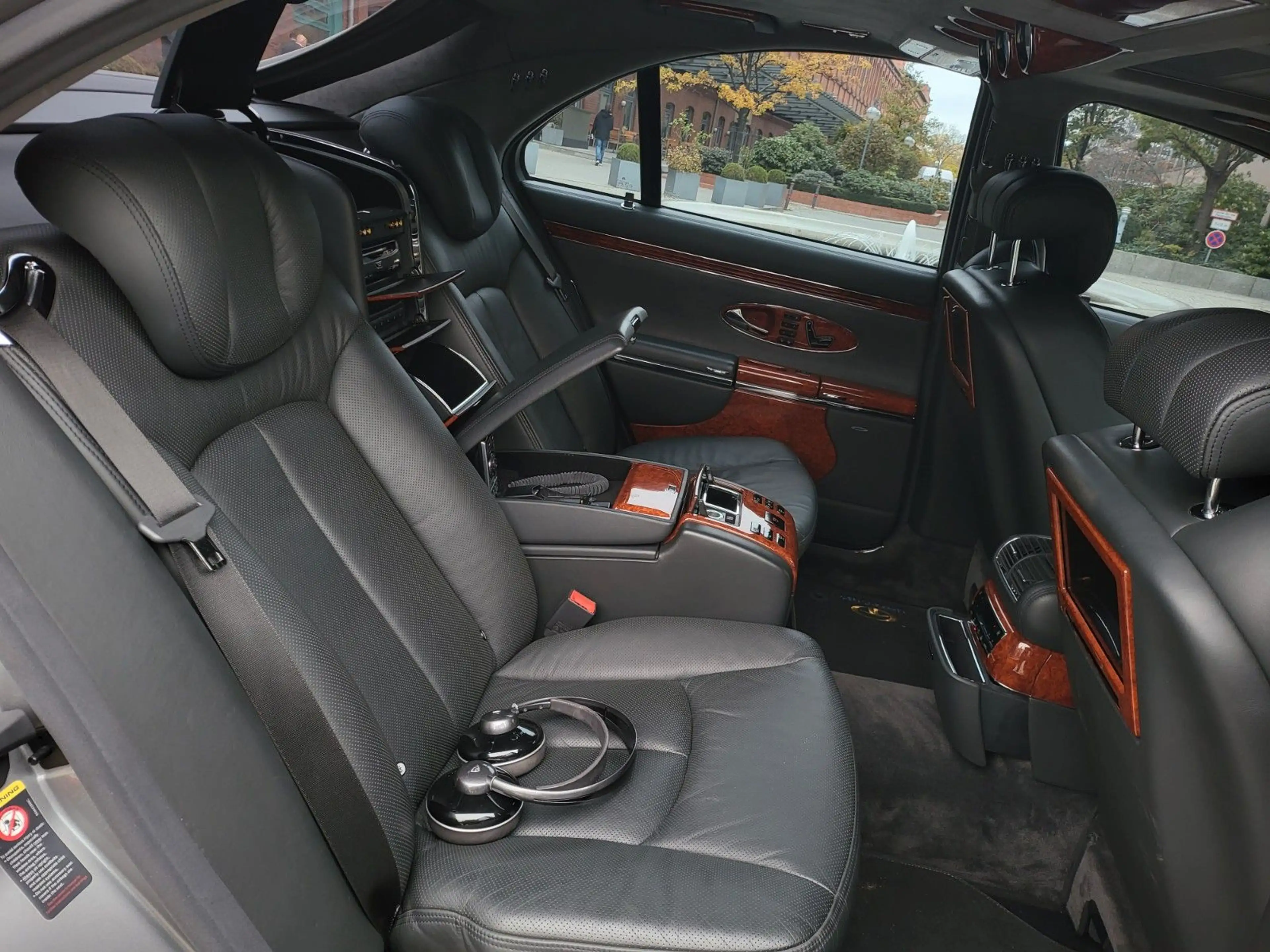 Maybach 57 VOLL+1HAND+DuoTone+1OF300+NeuPreis=685.000€ — photo 13