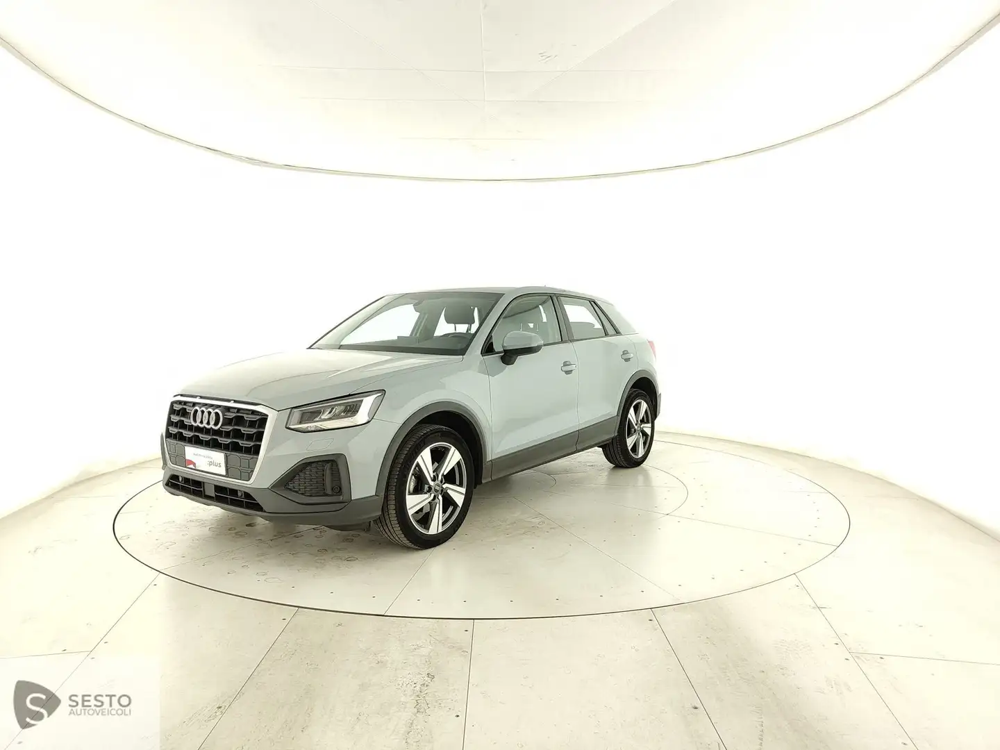 Audi Q2 I 2021 35 1.5 tfsi Admired Gris - 1