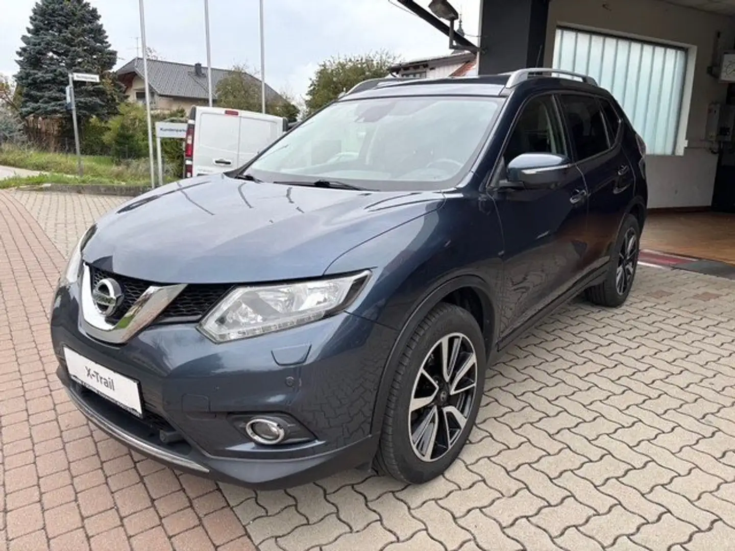 Nissan X-Trail X-TRAIL 2,0dCi N-Connecta Aut. ALLMODE 4x4i Blau - 1