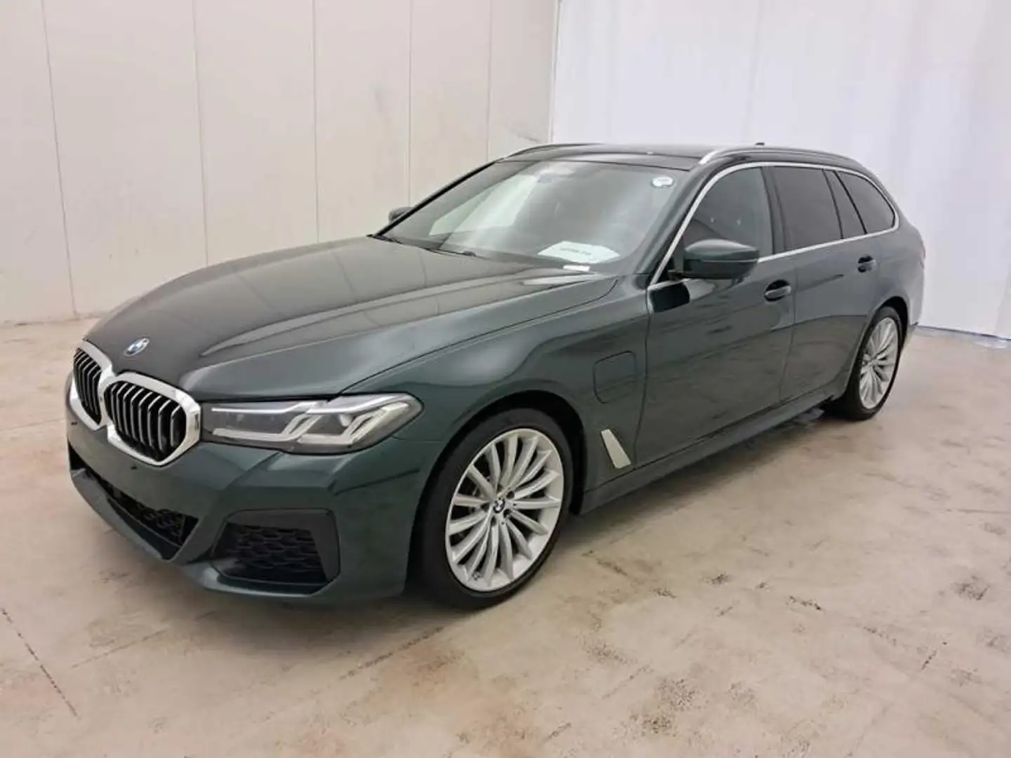 BMW 530 Individual | Peridot Green | T Groen - 1
