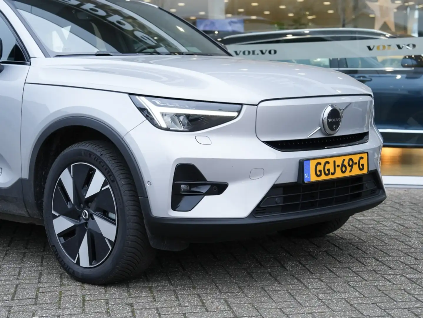 Volvo C40 Extended Ultimate 82 kWh| Panodak| 360Camera| Elek Grigio - 2
