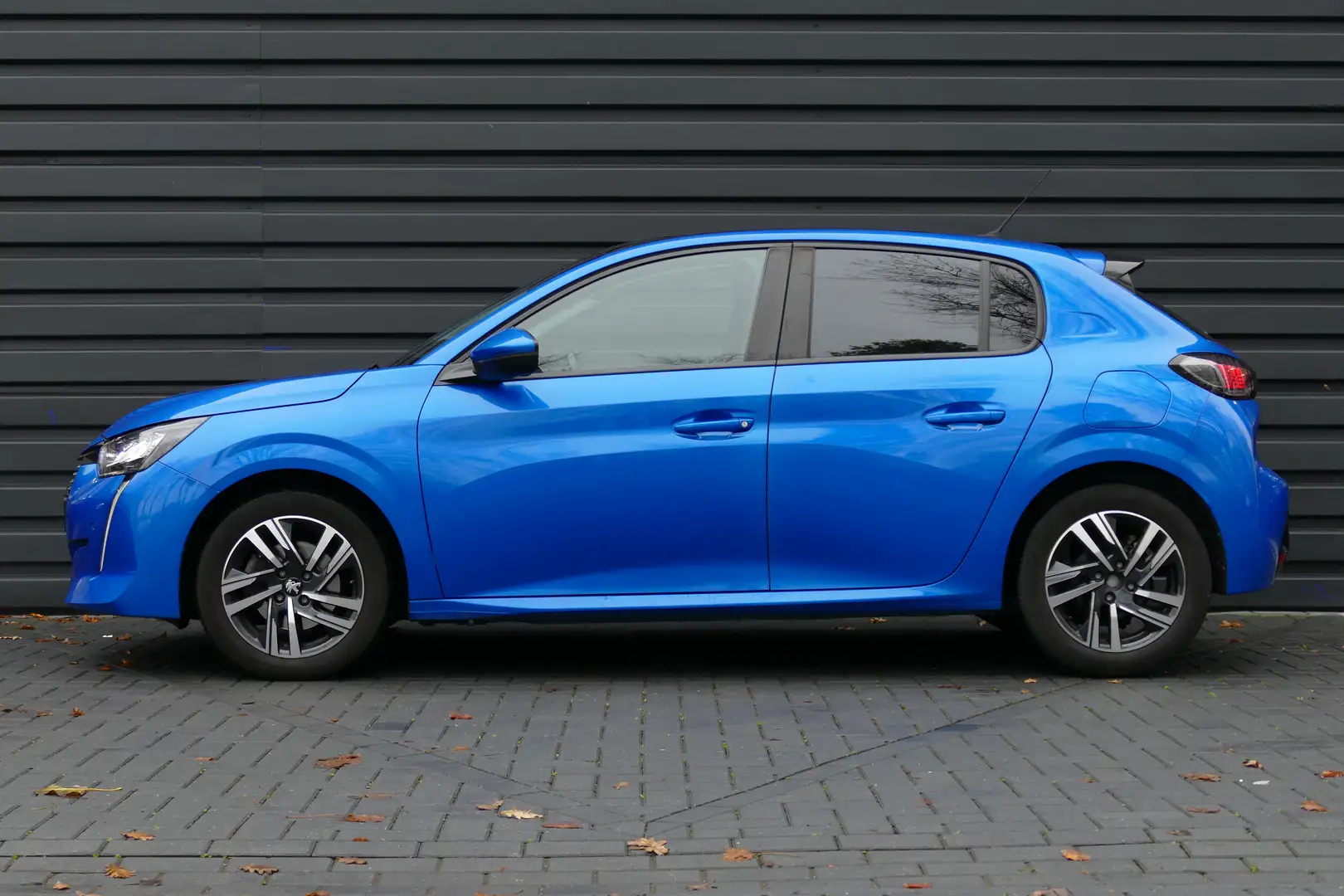 Peugeot 208 1.2 PURETECH 100PK 5-DRS ALLURE / NAVI / LED / PDC Blauw - 2