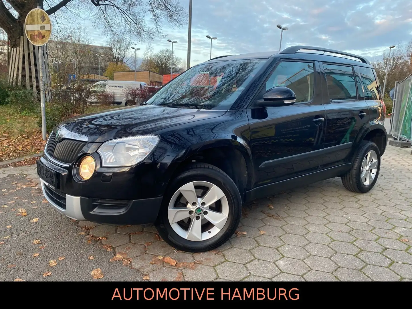 Skoda Yeti Automatik*Klima*Sitzheizung*Ganzjahresreife Schwarz - 1