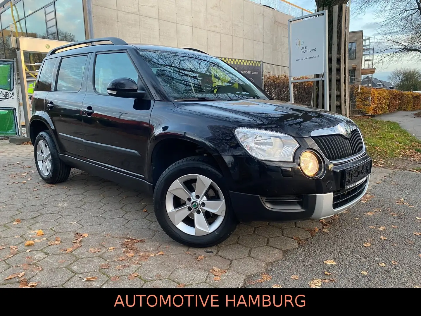 Skoda Yeti Automatik*Klima*Sitzheizung*Ganzjahresreife Schwarz - 2