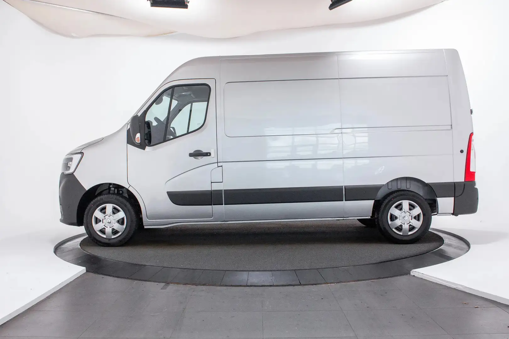 Renault Master 2.3 DCI L2H2 135PK Work Edition | Pack Driving 4 S Grijs - 2