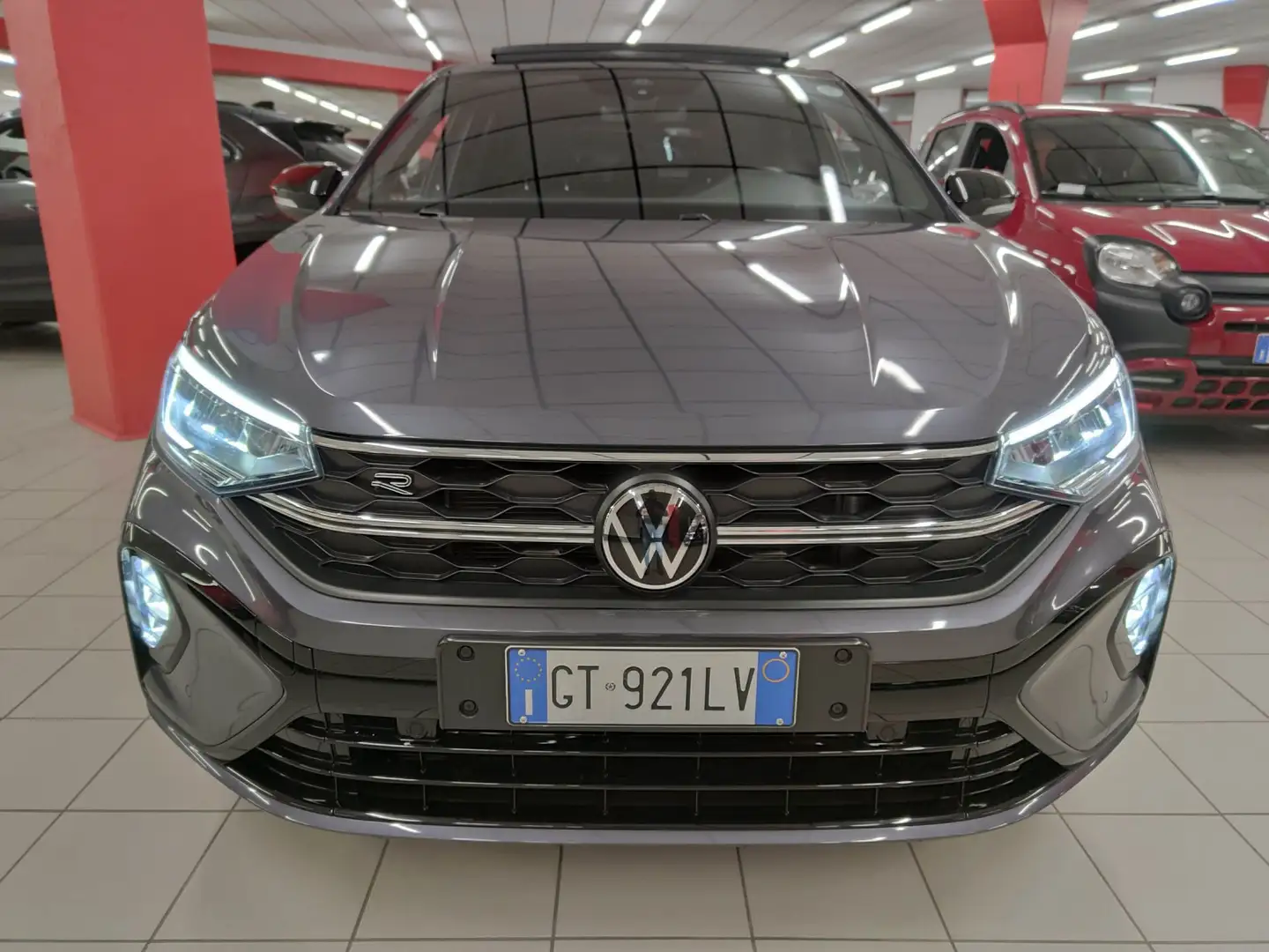 Volkswagen Taigo 1.0 TSI 110cv DSG R-Line Automatica SUPER PROMO Gris - 2