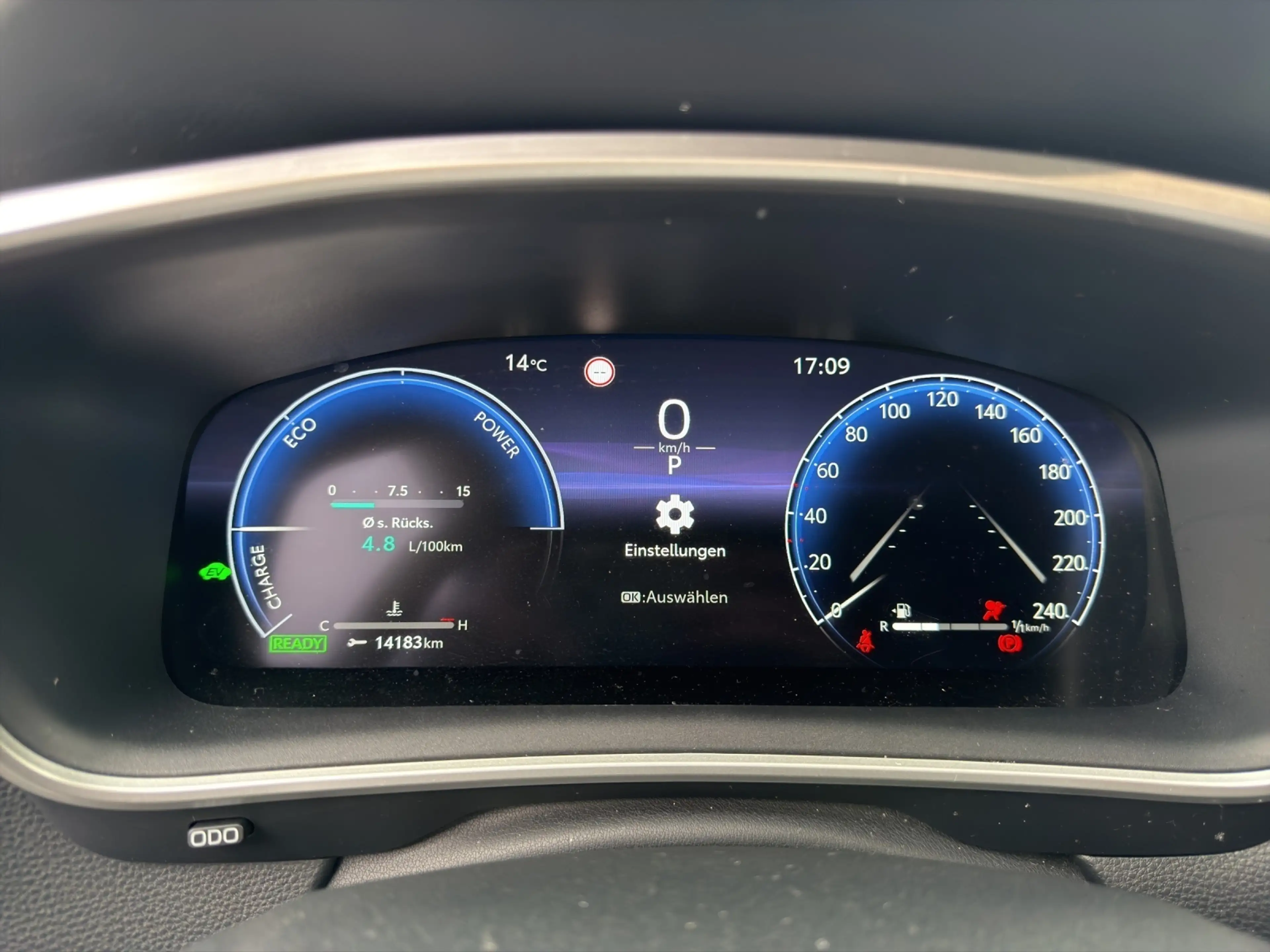 Toyota Corolla Cross Hybrid FWD Lounge*JBL*LEDER*PANO* — photo 11