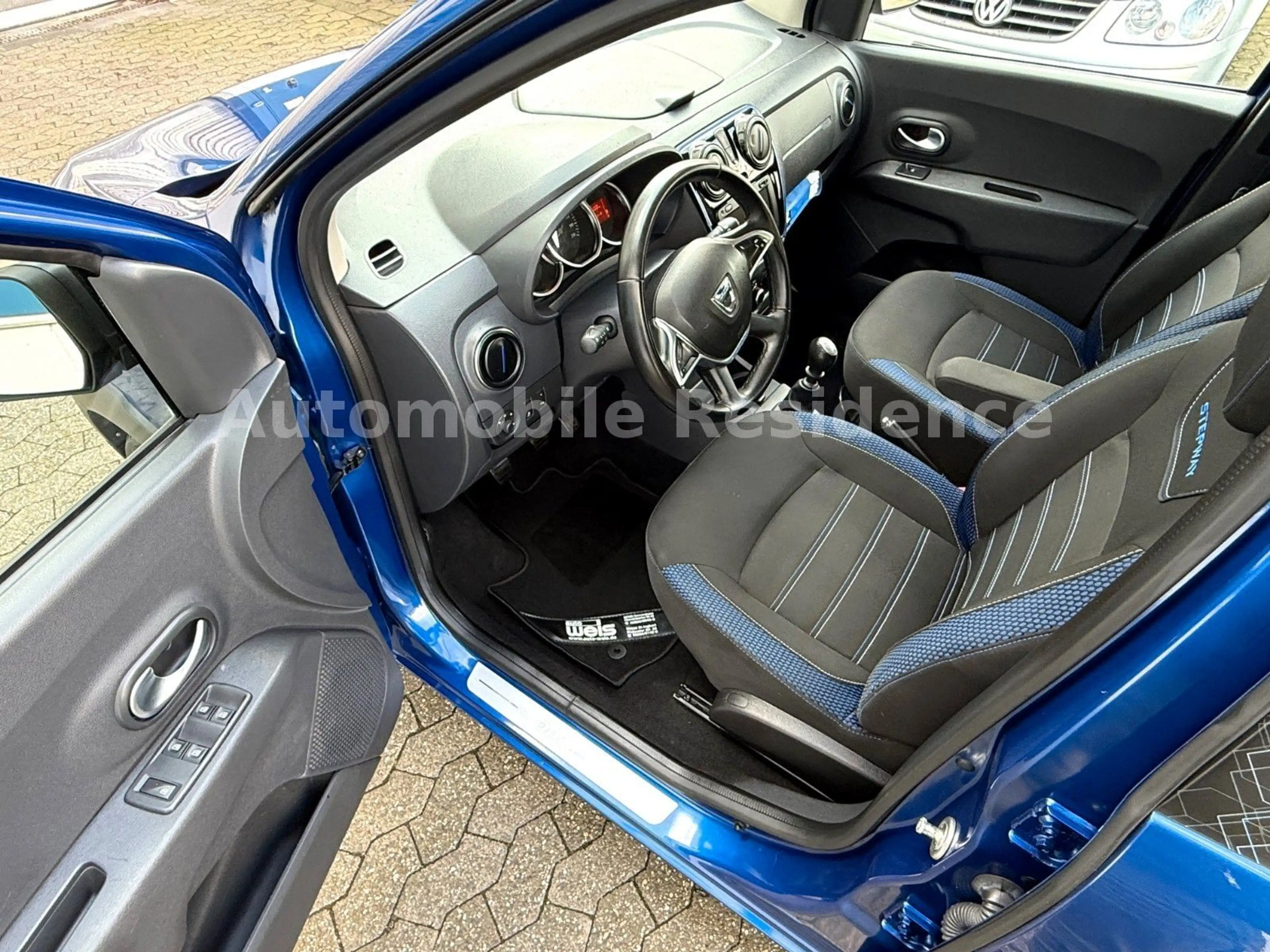 Dacia Lodgy Stepway Plus 1.3 TCe*7 SITZ*AHK*NAVI*PDC* — photo 6