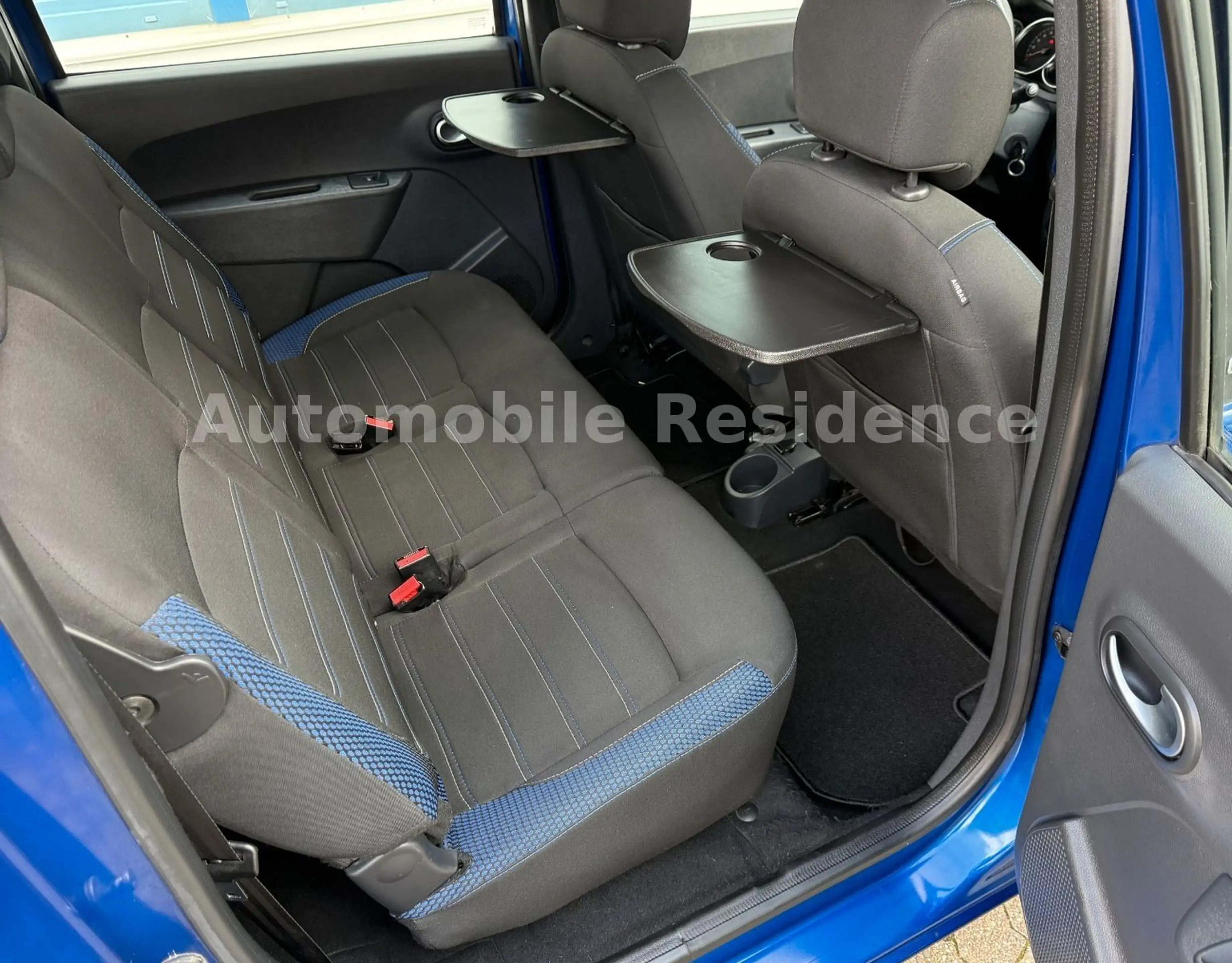 Dacia Lodgy Stepway Plus 1.3 TCe*7 SITZ*AHK*NAVI*PDC* — photo 9