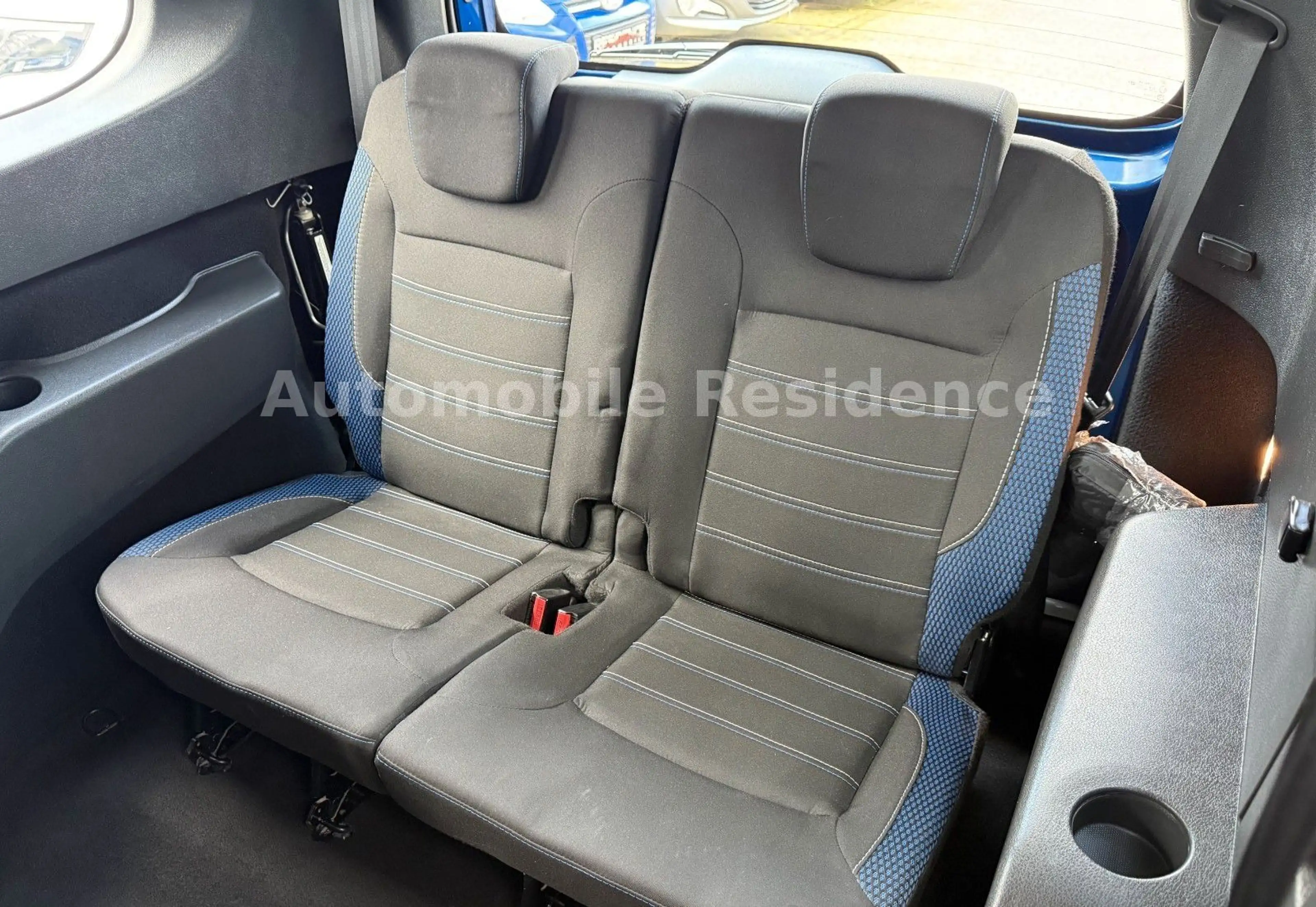 Dacia Lodgy Stepway Plus 1.3 TCe*7 SITZ*AHK*NAVI*PDC* — photo 10