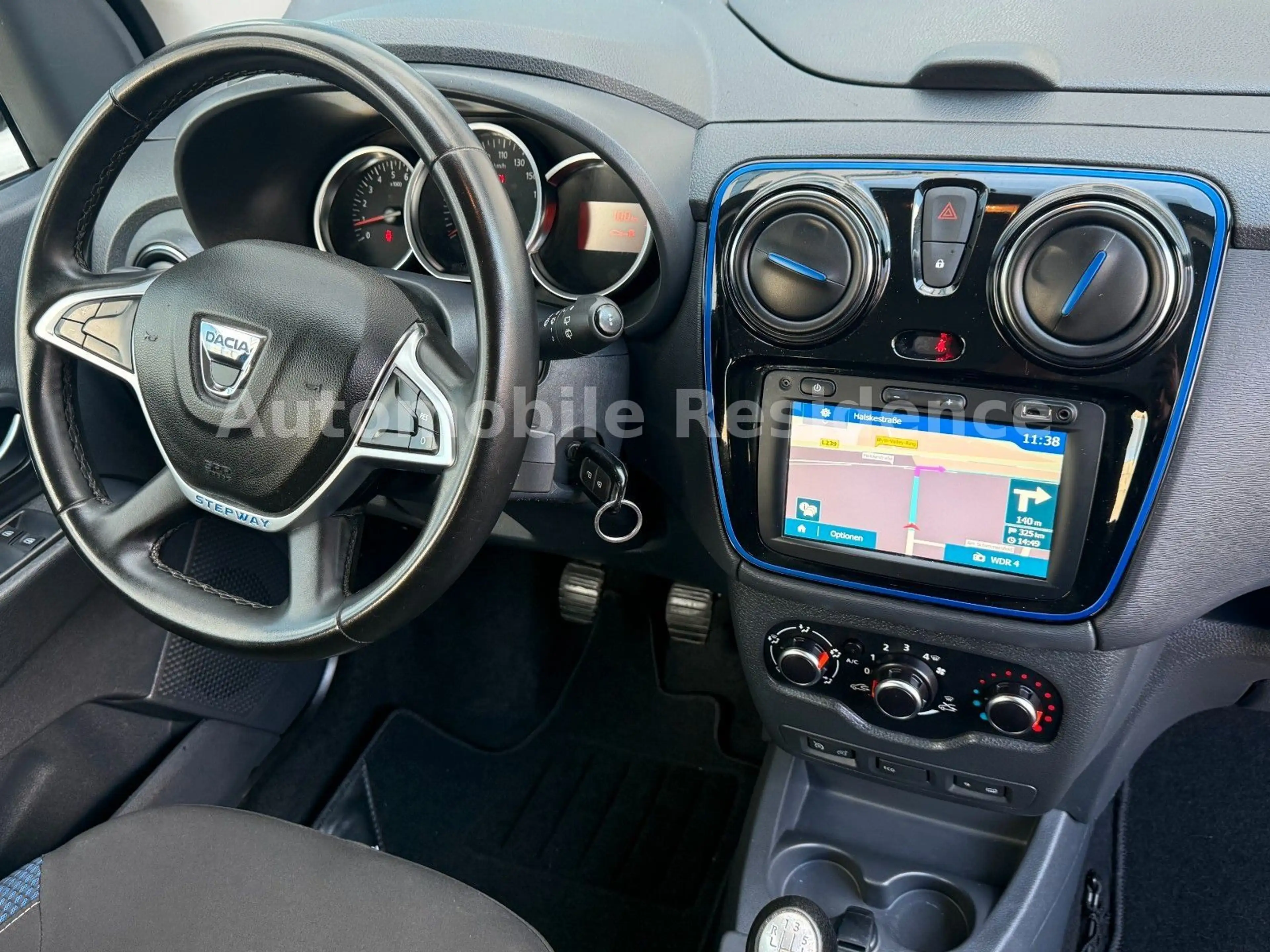 Dacia Lodgy Stepway Plus 1.3 TCe*7 SITZ*AHK*NAVI*PDC* — photo 15