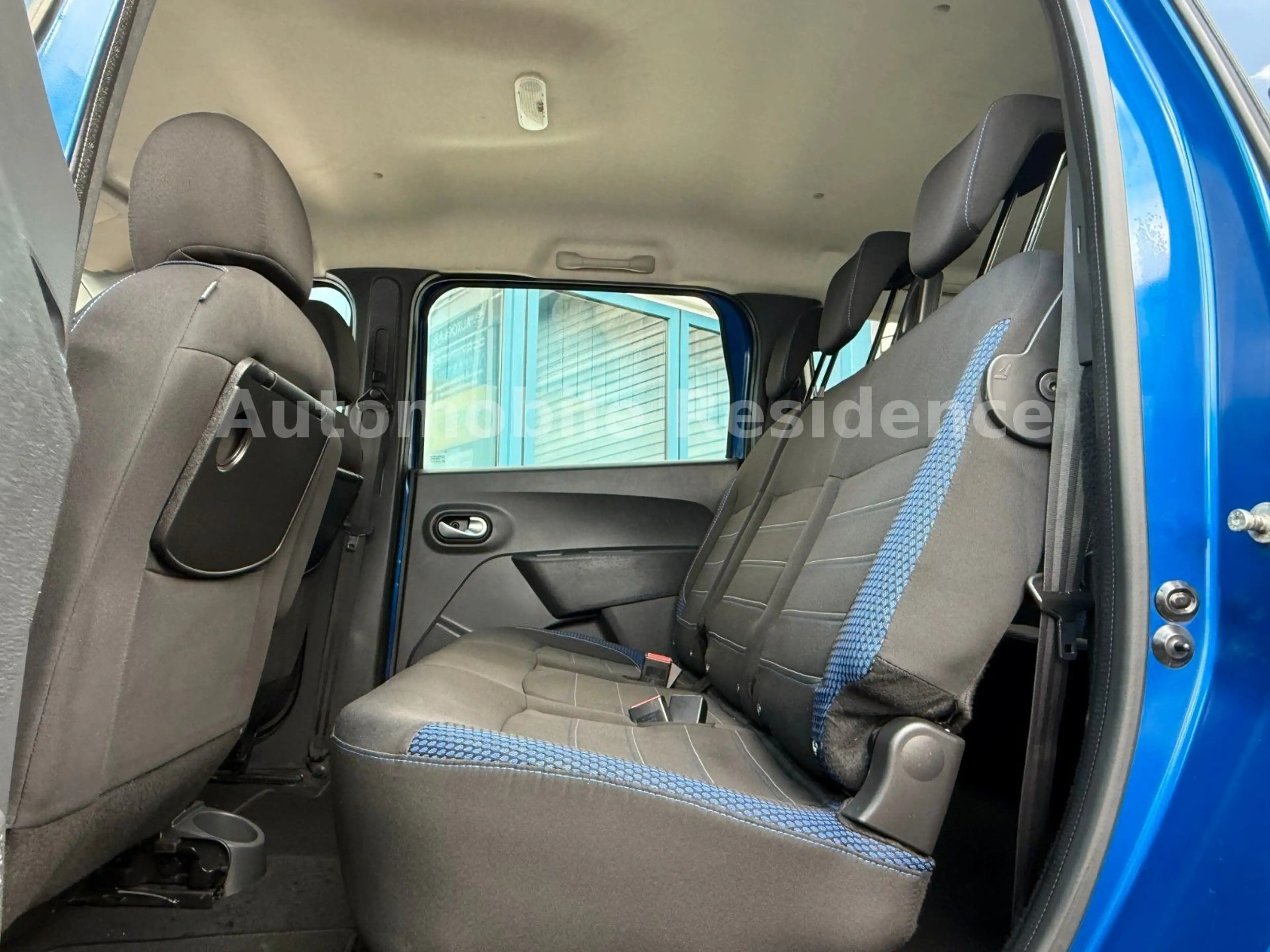 Dacia Lodgy Stepway Plus 1.3 TCe*7 SITZ*AHK*NAVI*PDC* — photo 8