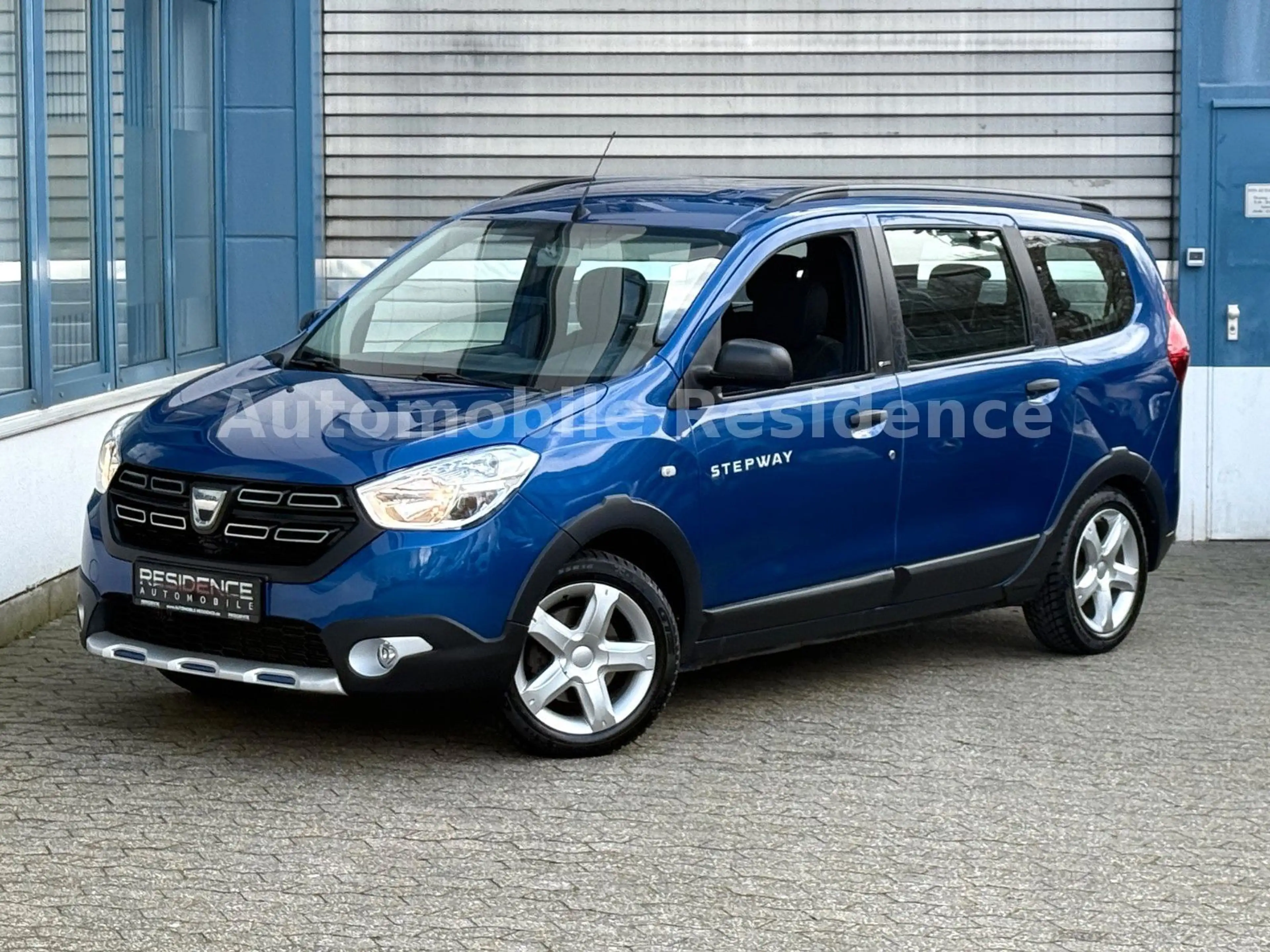 Dacia Lodgy Stepway Plus 1.3 TCe*7 SITZ*AHK*NAVI*PDC*