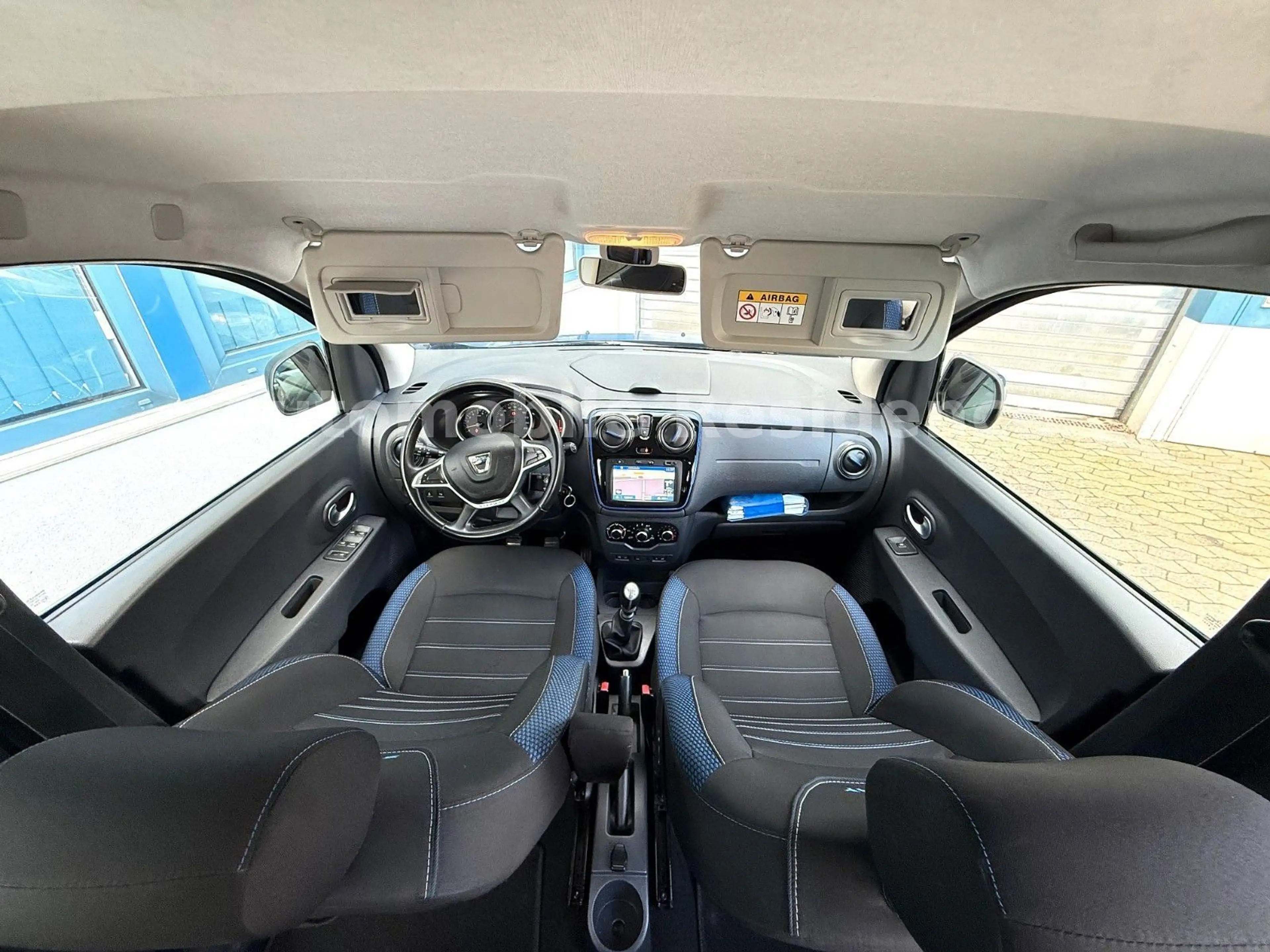 Dacia Lodgy Stepway Plus 1.3 TCe*7 SITZ*AHK*NAVI*PDC* — photo 5