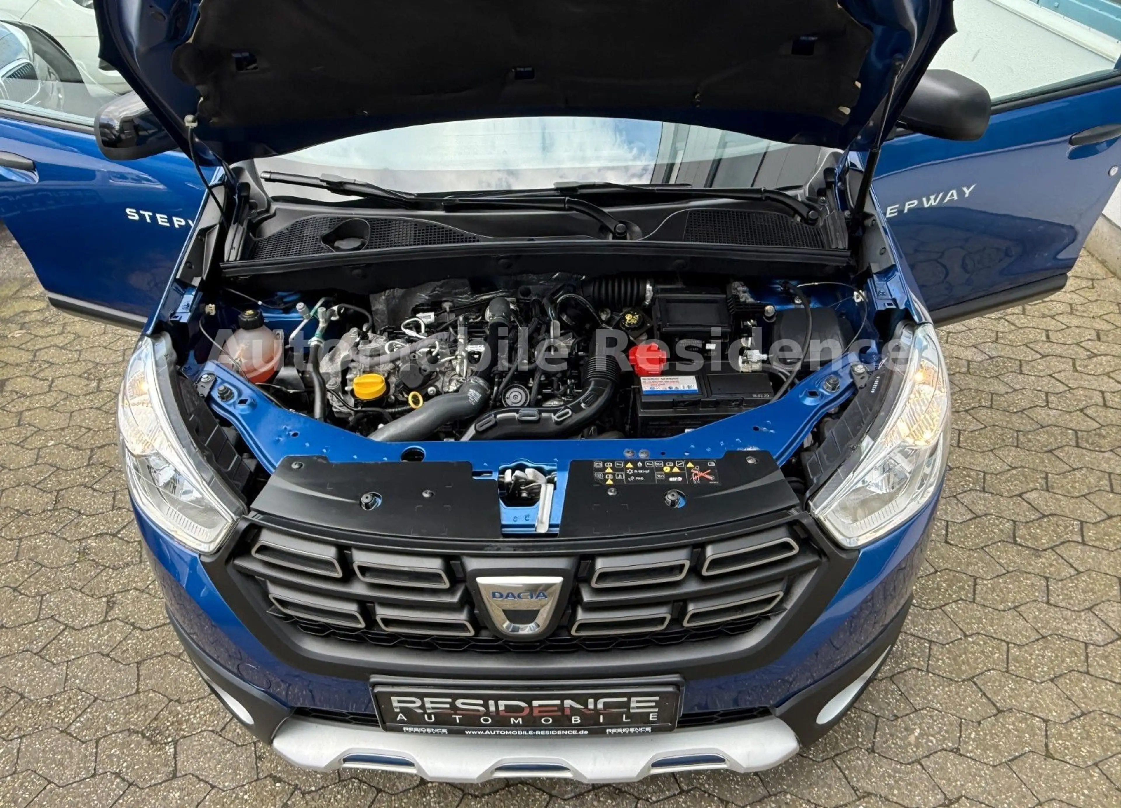 Dacia Lodgy Stepway Plus 1.3 TCe*7 SITZ*AHK*NAVI*PDC* — photo 13