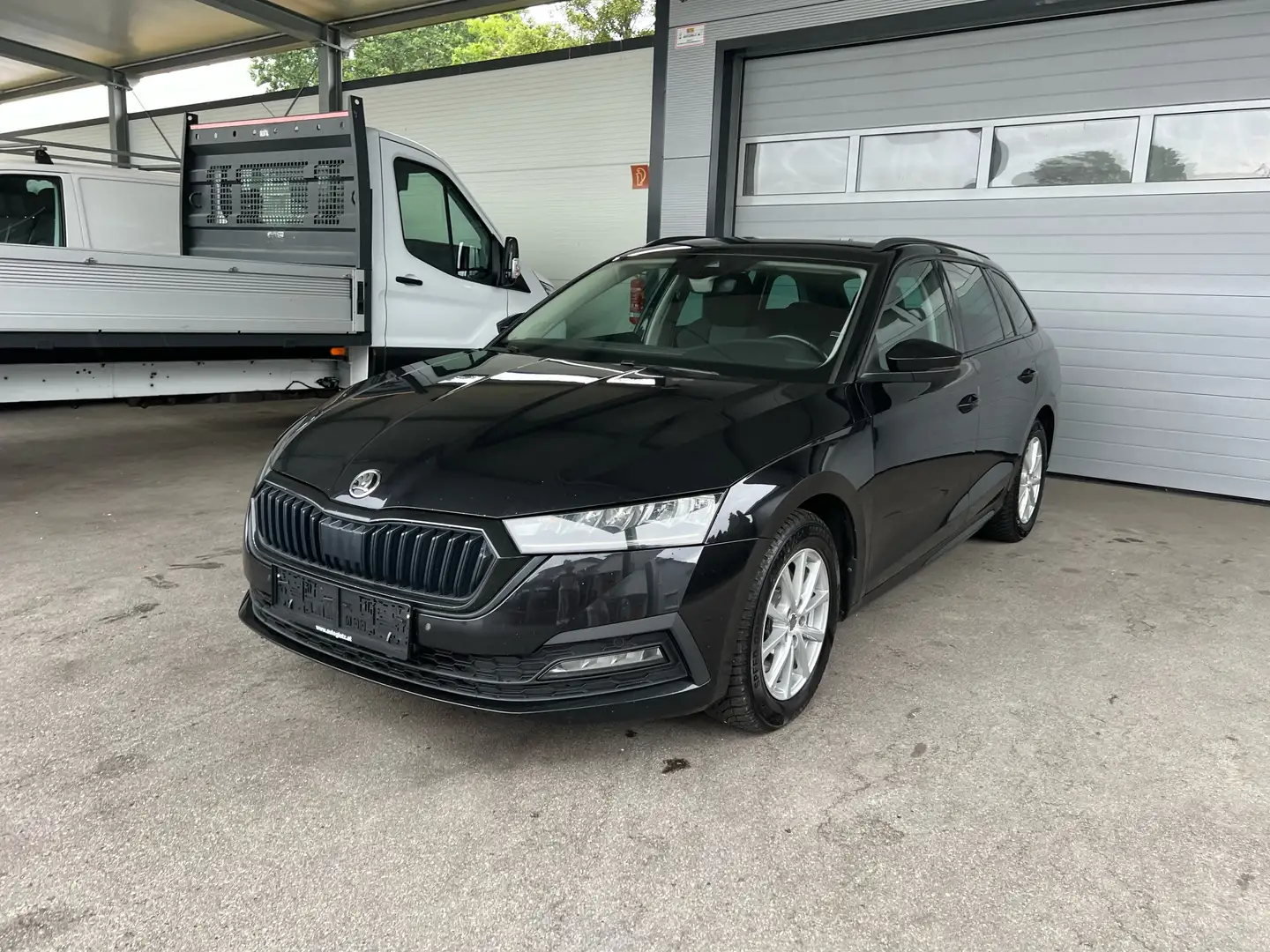 Skoda Octavia Combi 2,0 TDI 4x4 Ambition DSG LED/PARKTR./ASSIST Schwarz - 2