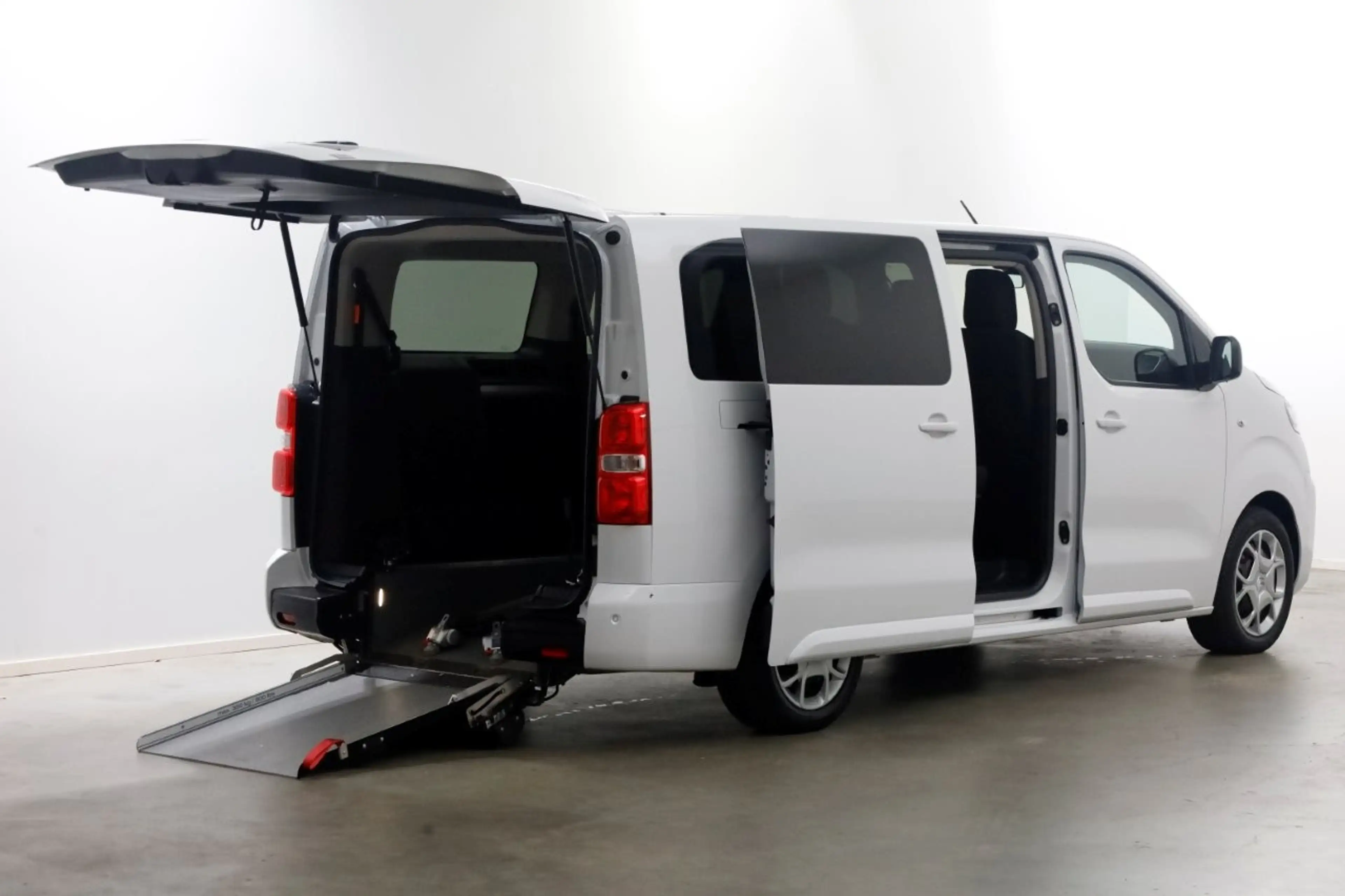 Citroen Spacetourer e-Jumpy 75 kWh L3 Rolstoelbus 100% Elektrisch Snel — photo 3