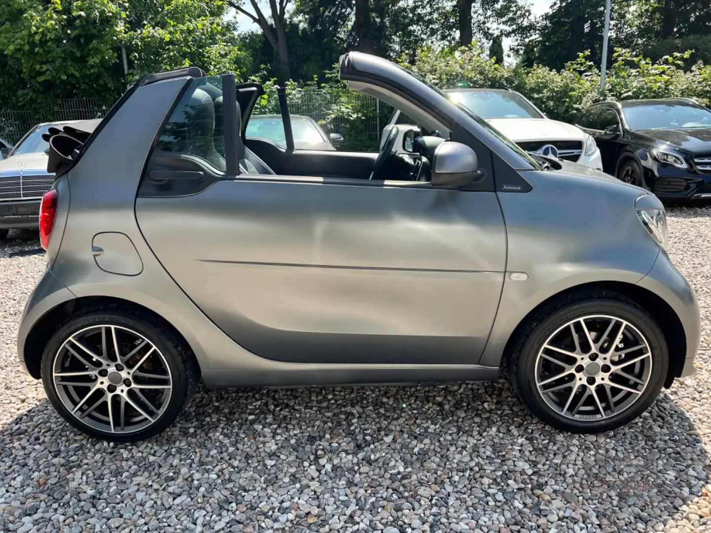 smart forTwo BRABUS*CABRIO*AMBIENTE*KAMERA* Grijs - 2