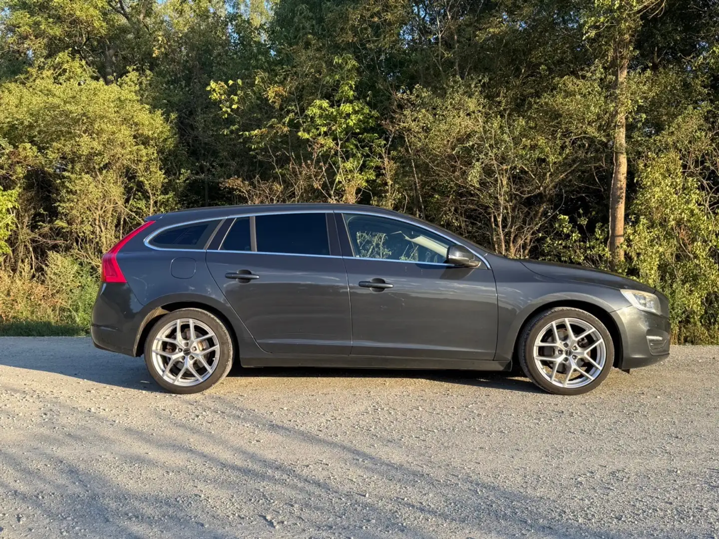 Volvo V60 V60 D2 Momentum Momentum Grau - 2