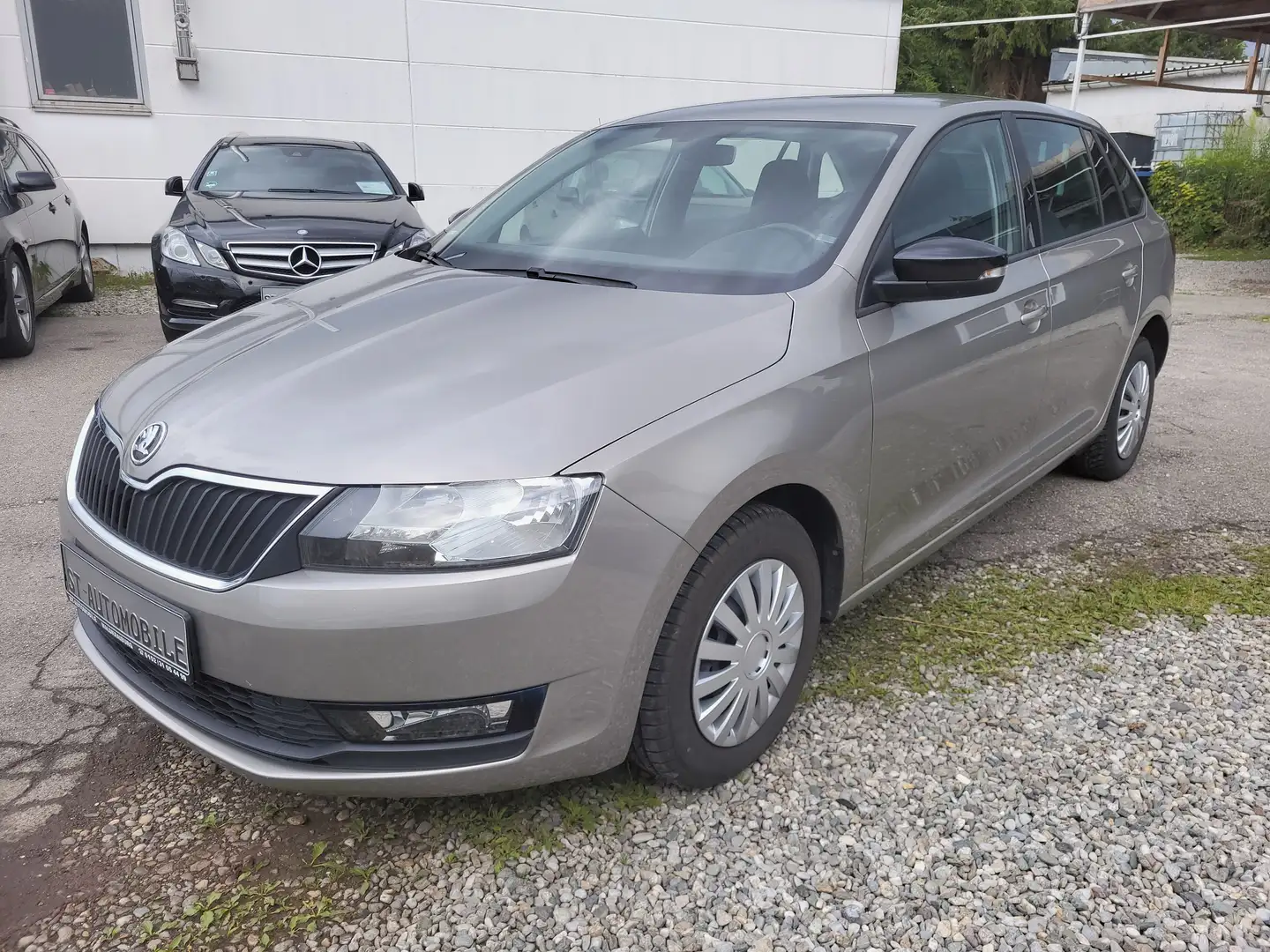 Skoda Rapid/Spaceback Ambition Beige - 1