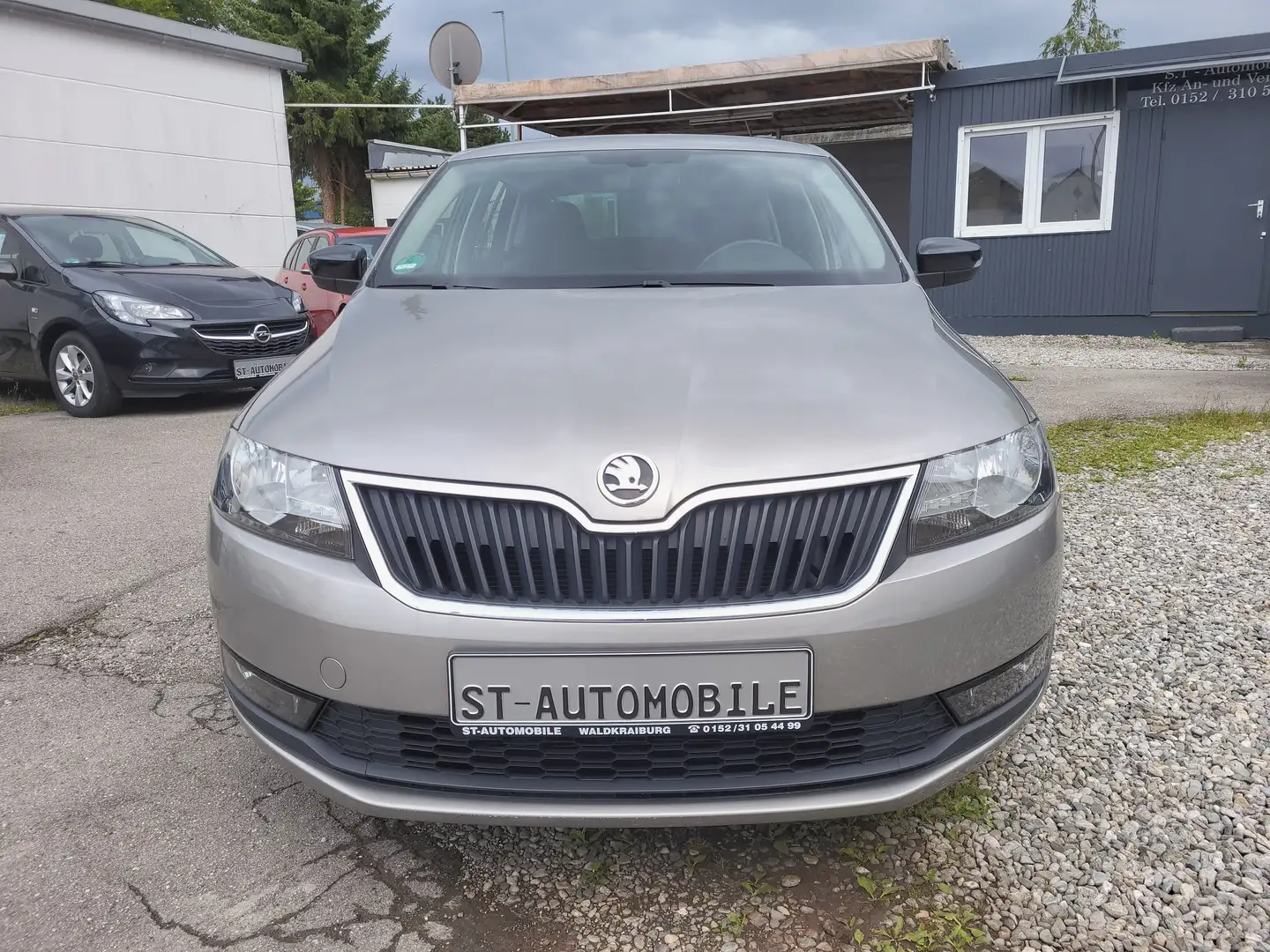 Skoda Rapid/Spaceback Ambition Beige - 2