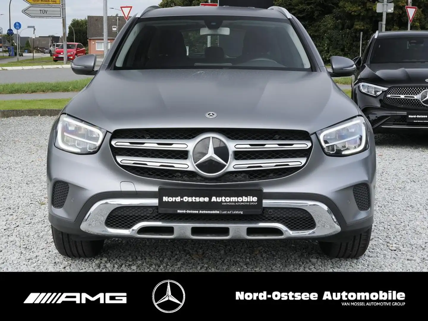 Mercedes-Benz GLC 300 4M  AHK PARKPAKET LED 9G NAVI SITZHZG Grau - 2