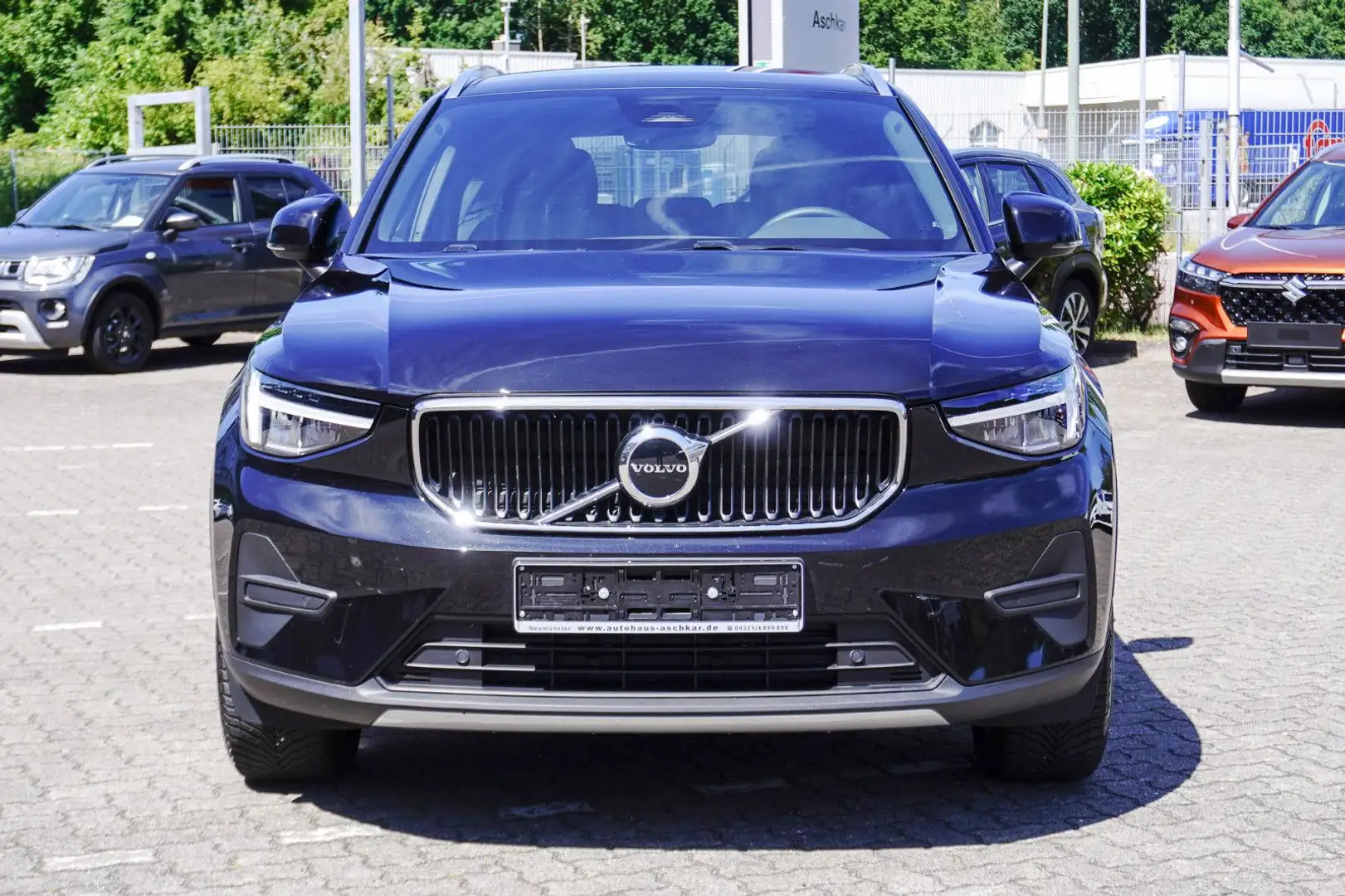 Volvo XC40 2WD Core B3  Mild-Hyb. AUTOM. ACC AHK Schwarz - 2