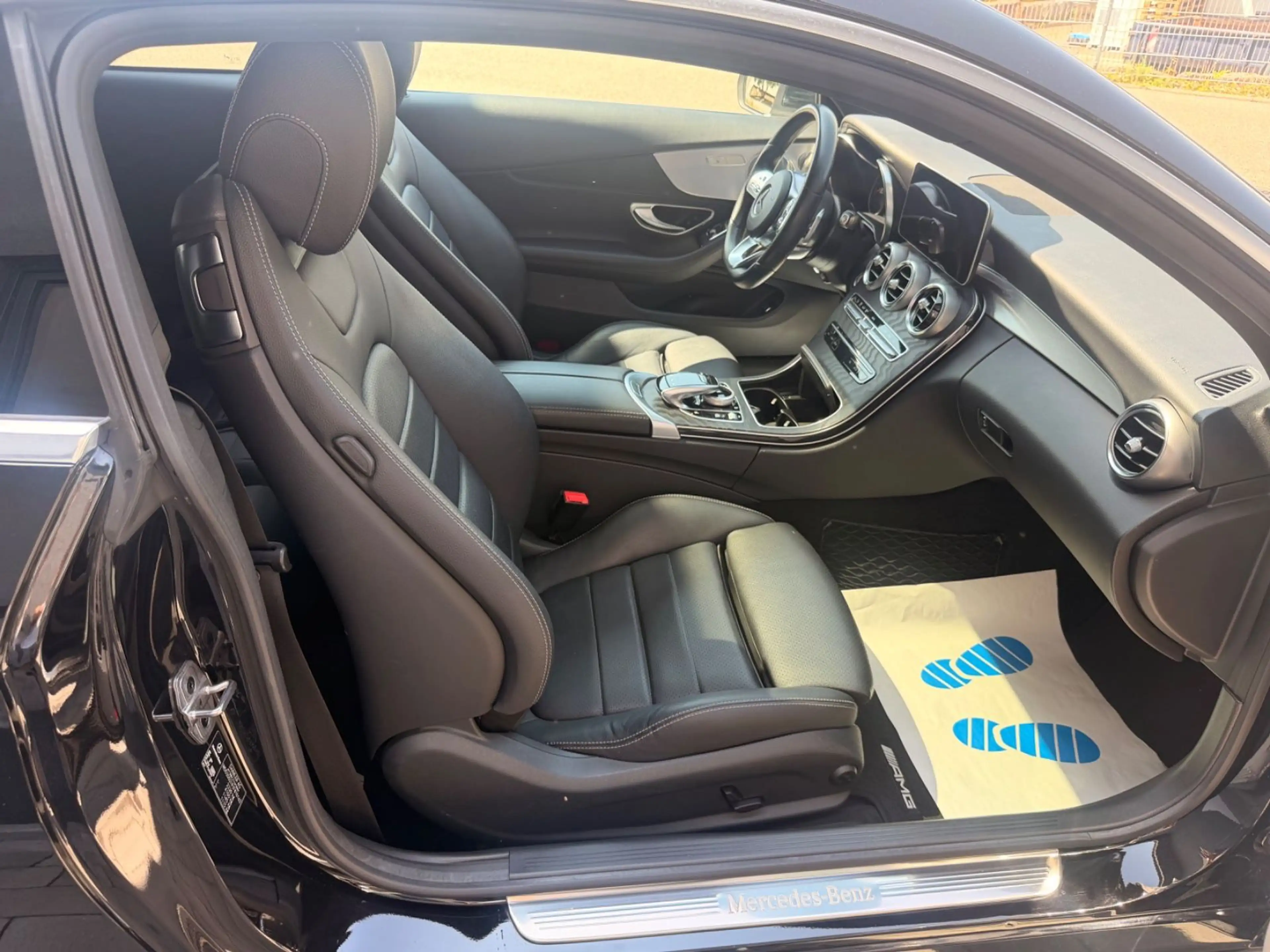 Mercedes-Benz C 300 d Coupe 4Matic AMG Line — photo 14