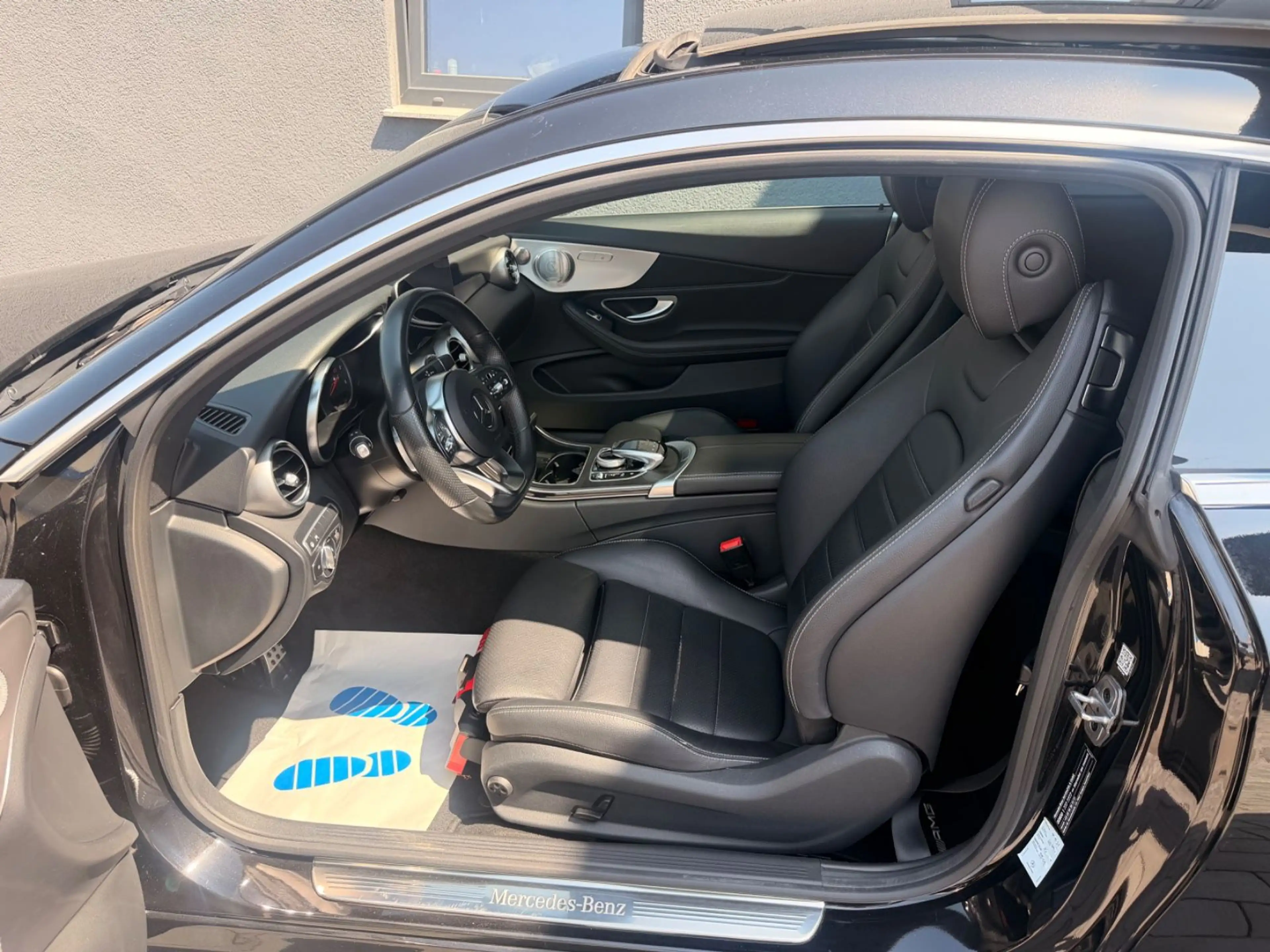 Mercedes-Benz C 300 d Coupe 4Matic AMG Line — photo 9