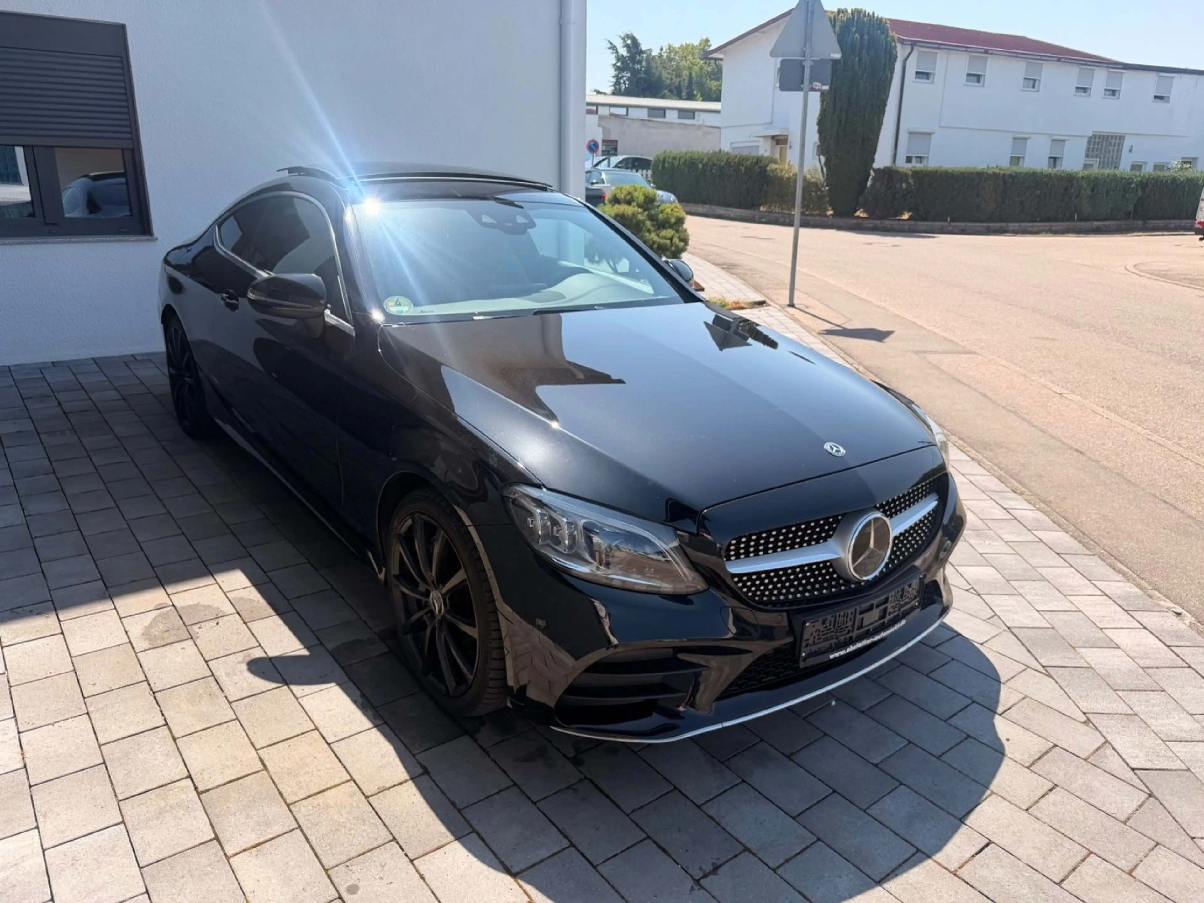Mercedes-Benz C 300 d Coupe 4Matic AMG Line — photo 3