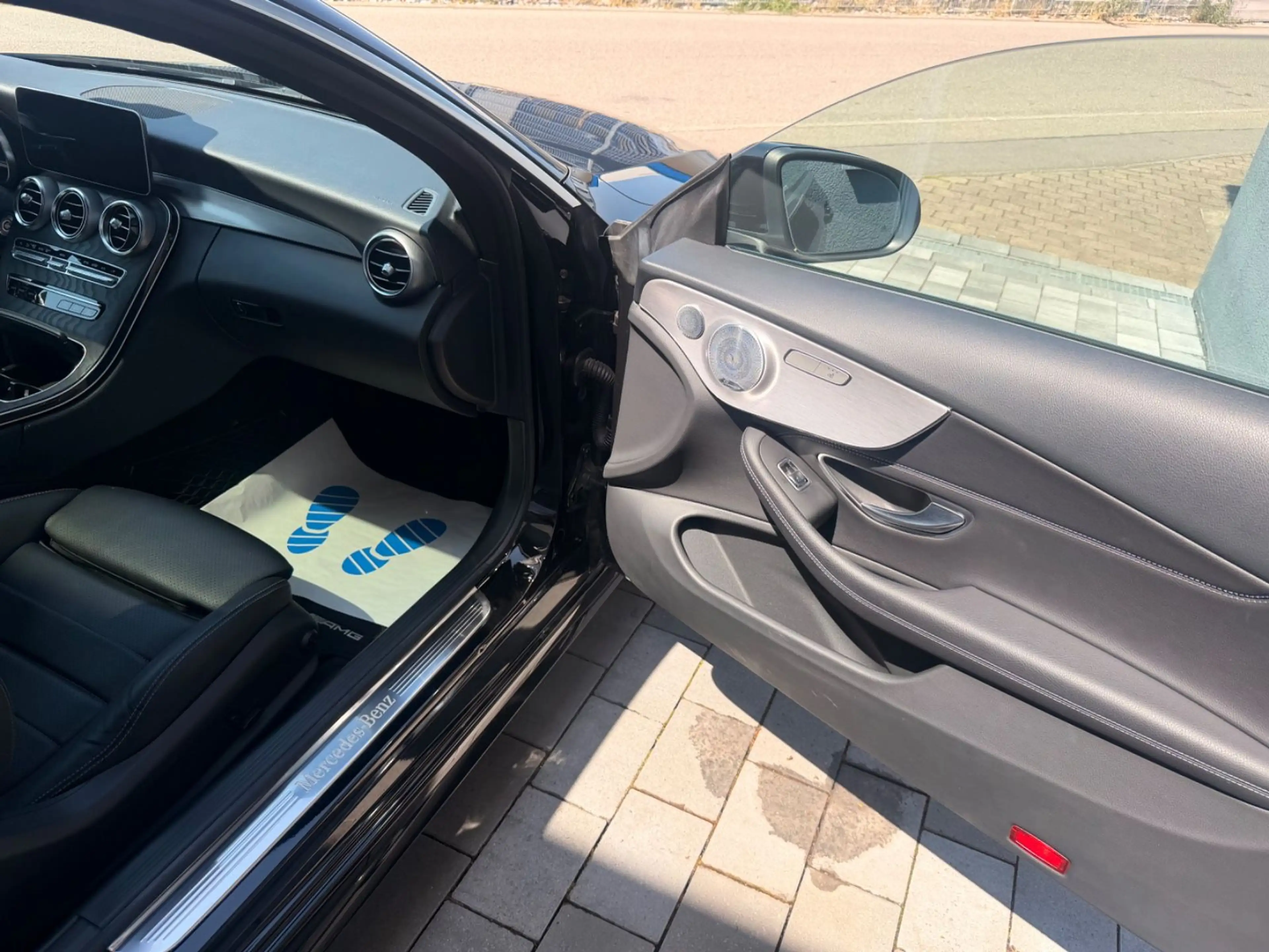 Mercedes-Benz C 300 d Coupe 4Matic AMG Line — photo 6