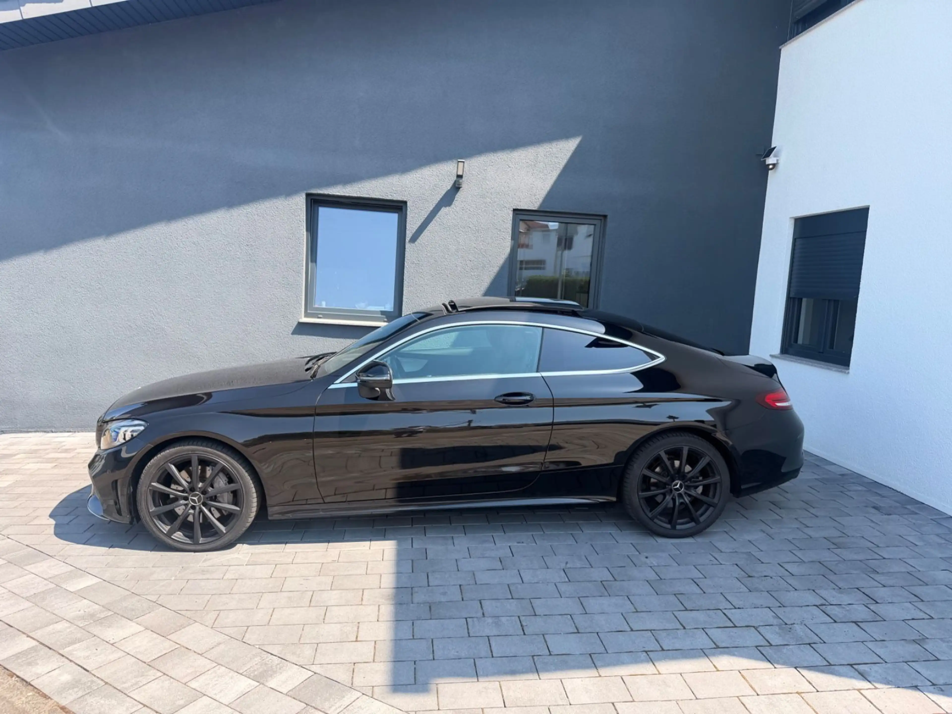 Mercedes-Benz C 300 d Coupe 4Matic AMG Line — photo 5
