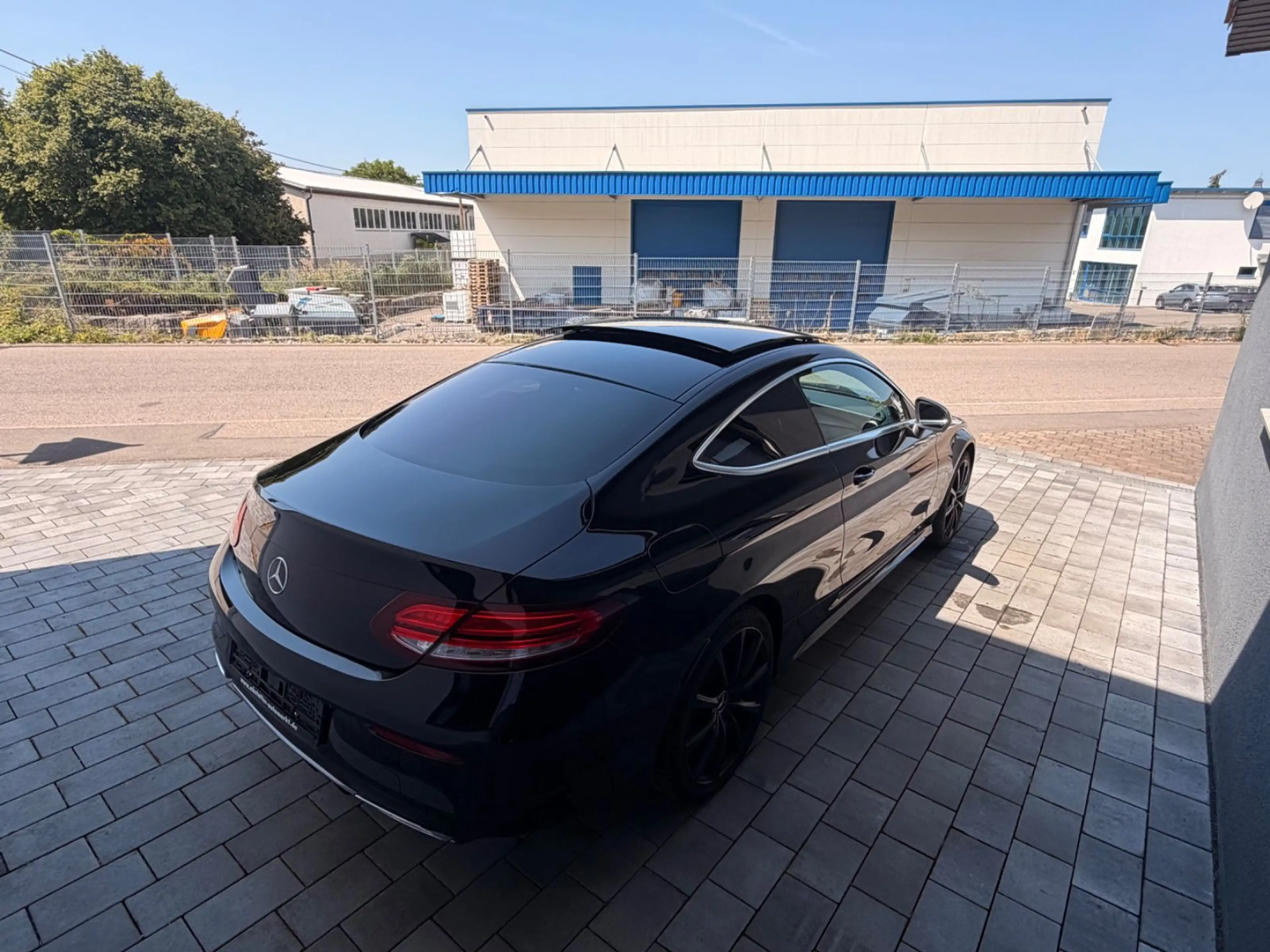 Mercedes-Benz C 300 d Coupe 4Matic AMG Line — photo 4