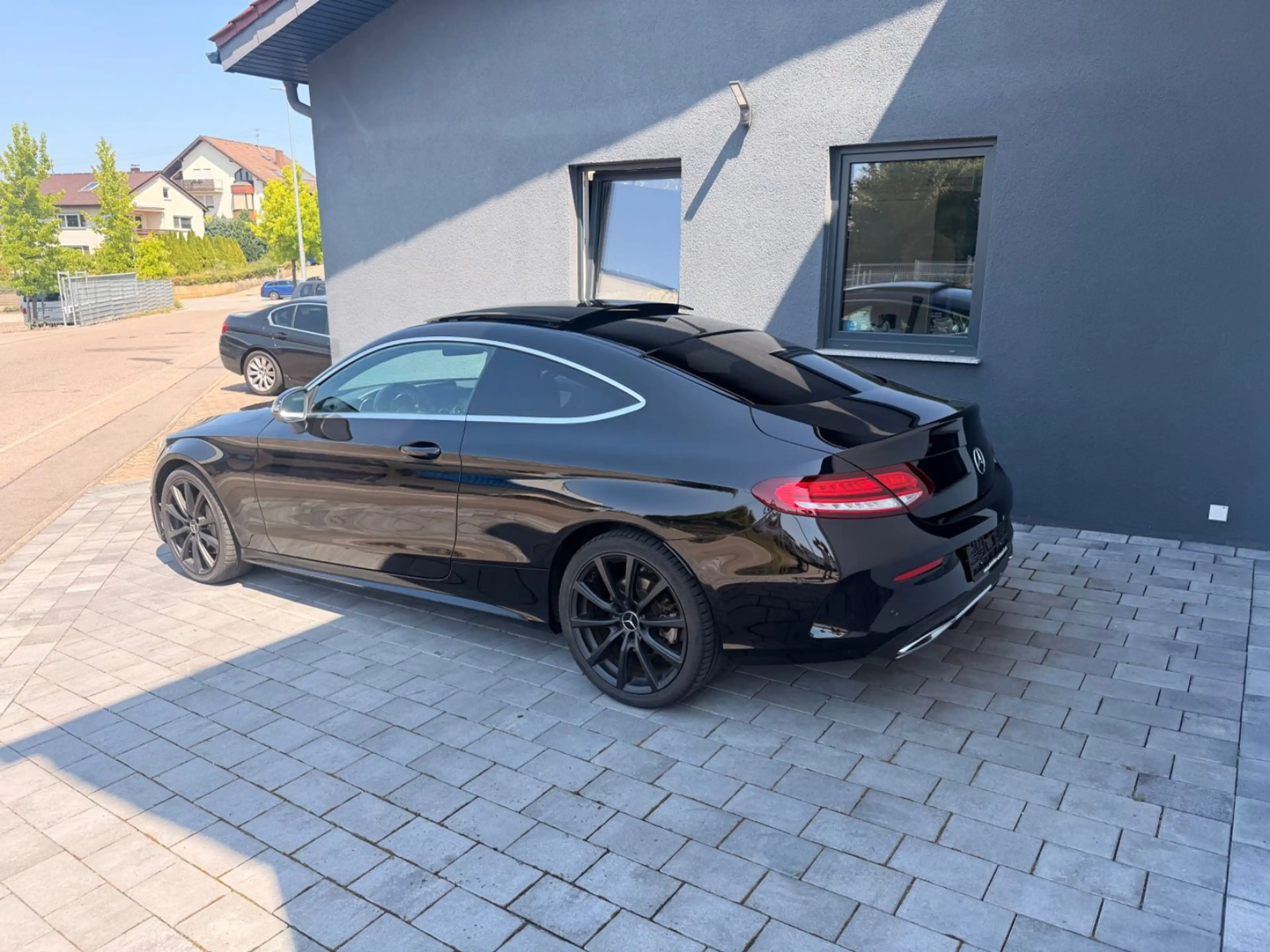 Mercedes-Benz C 300 d Coupe 4Matic AMG Line — photo 2