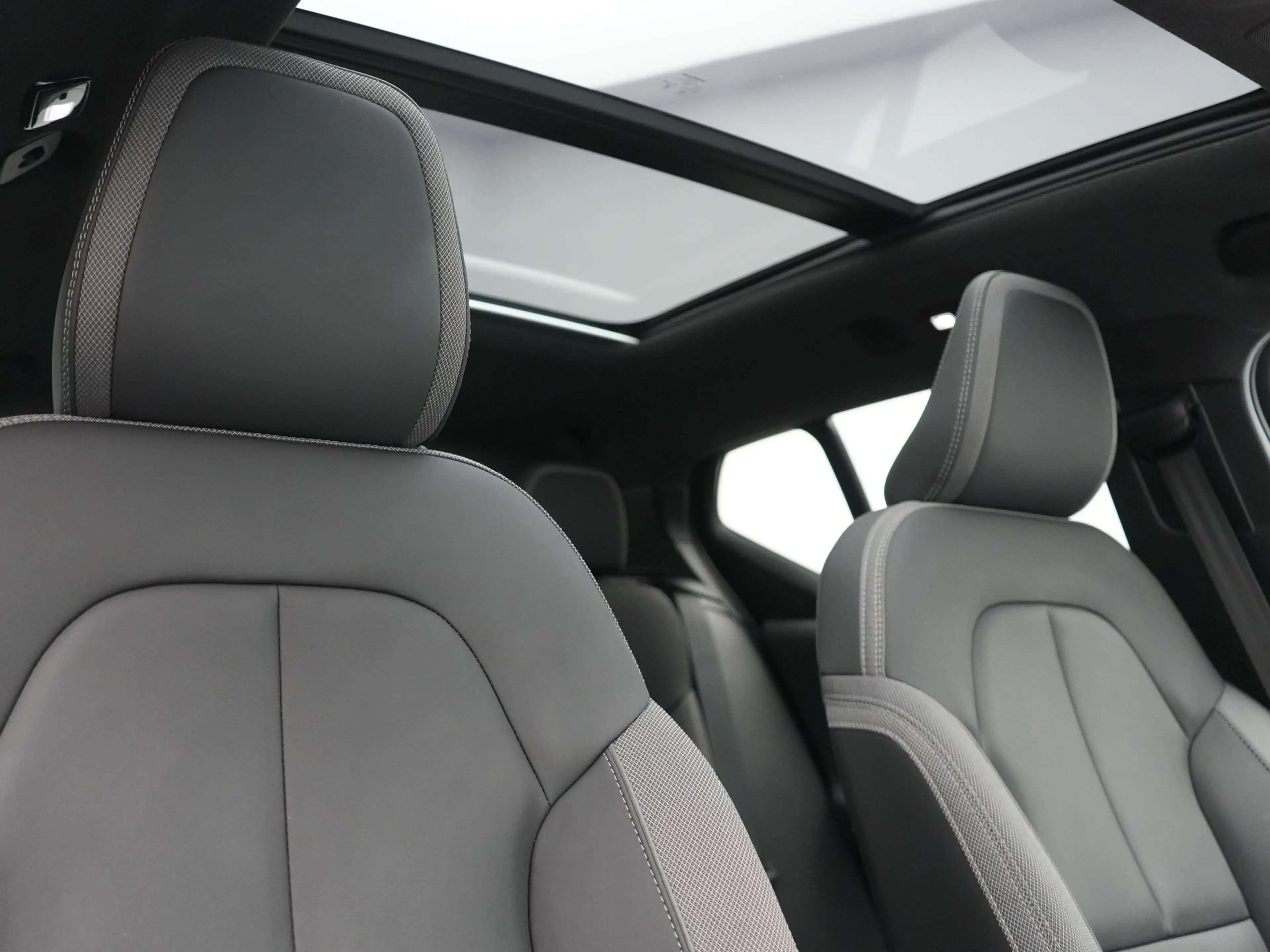 Volvo XC40 Recharge Ultimate 70 kWh 231pk Dealer O.H. | Panod — photo 5