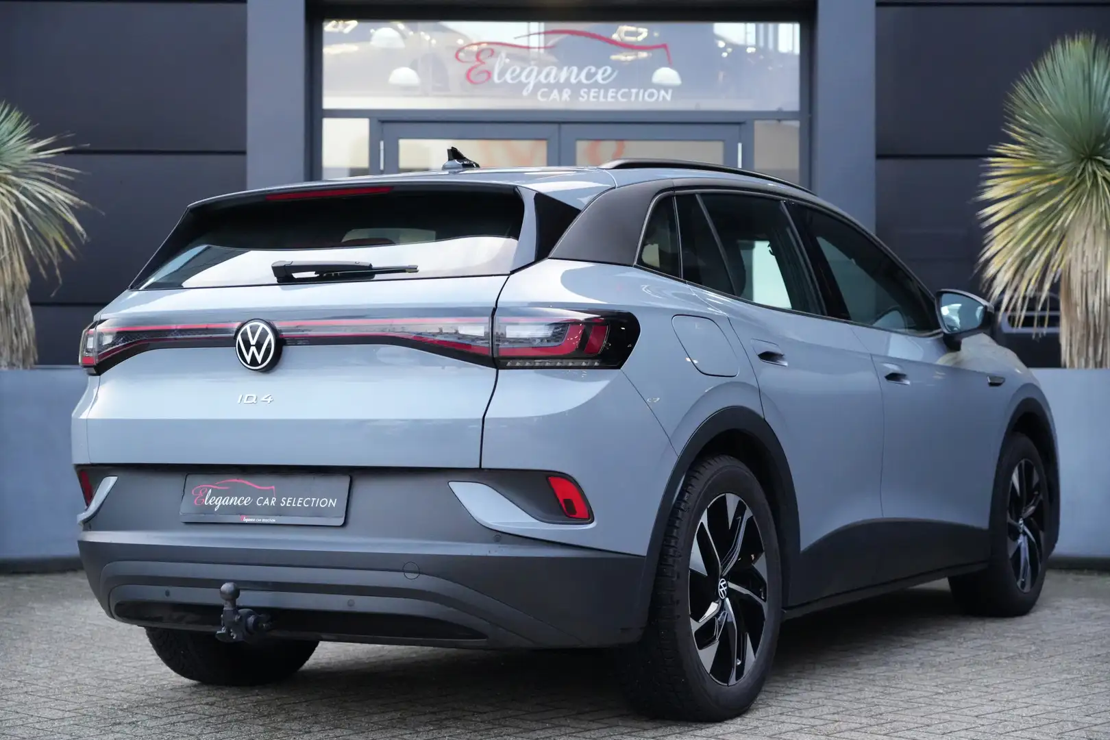 Volkswagen ID.4 Pro 77 kWh 204pk Navigatie/AppleCarplay/Trekhaak Grau - 2