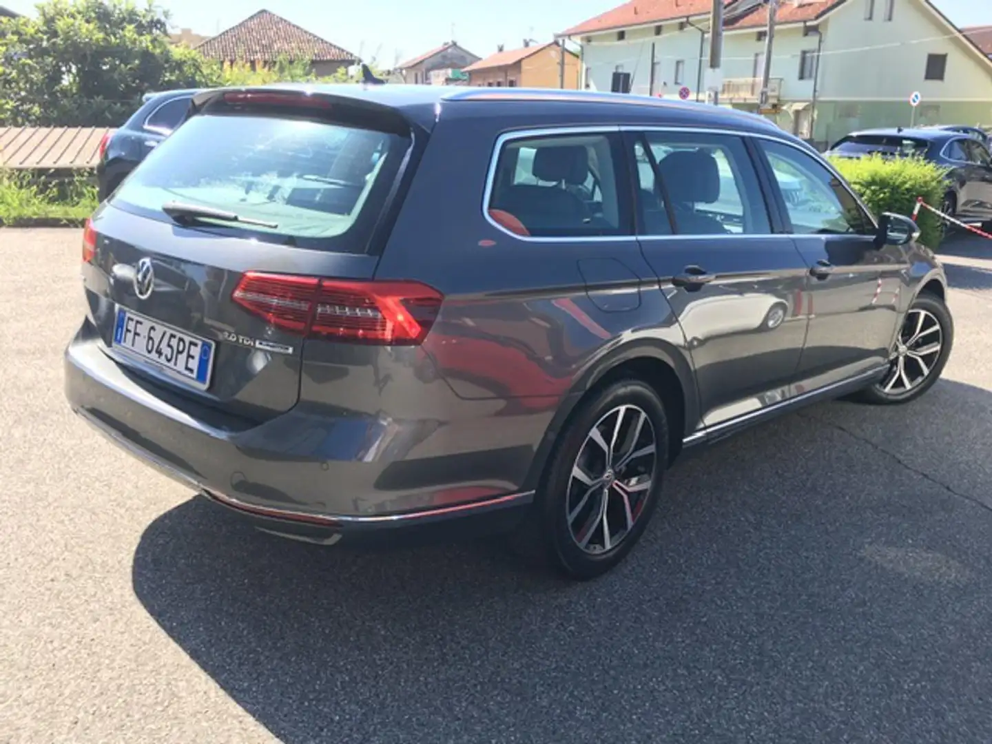 Volkswagen Passat Variant 2.0 TDI DSG Executive BlueMotion Tech. Grijs - 2