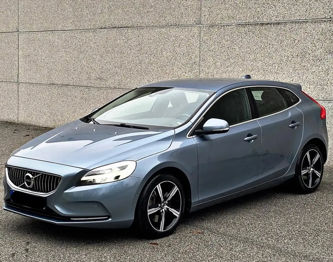 Volvo V40 V40 T3 Geartronic Inscription Blauw - 2