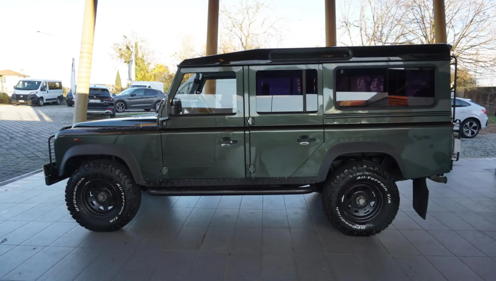 Land Rover Defender 110 2.5 Td5 cat S.W. S Groen - 2