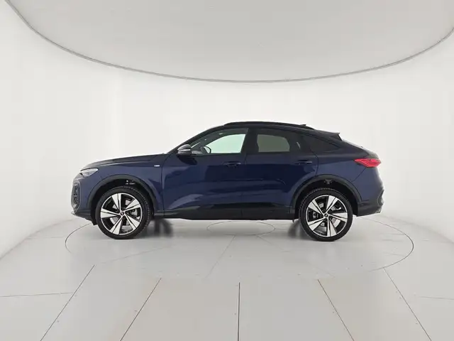 Audi Q5 view 2