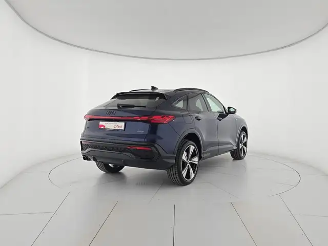 Audi Q5 view 5