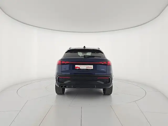 Audi Q5 view 4