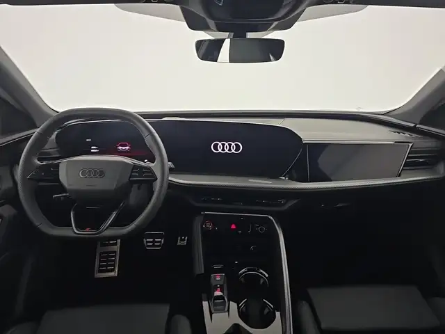 Audi Q5 view 11