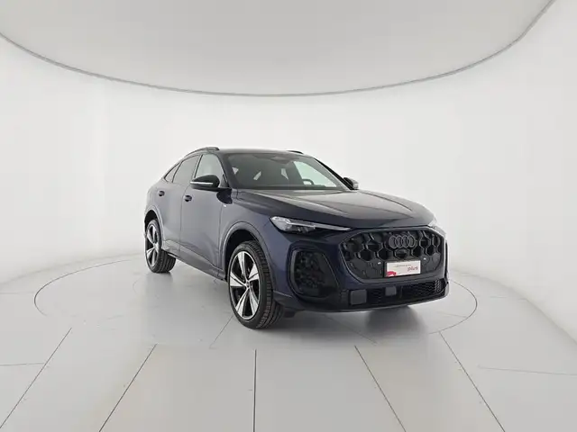 Audi Q5 view 6