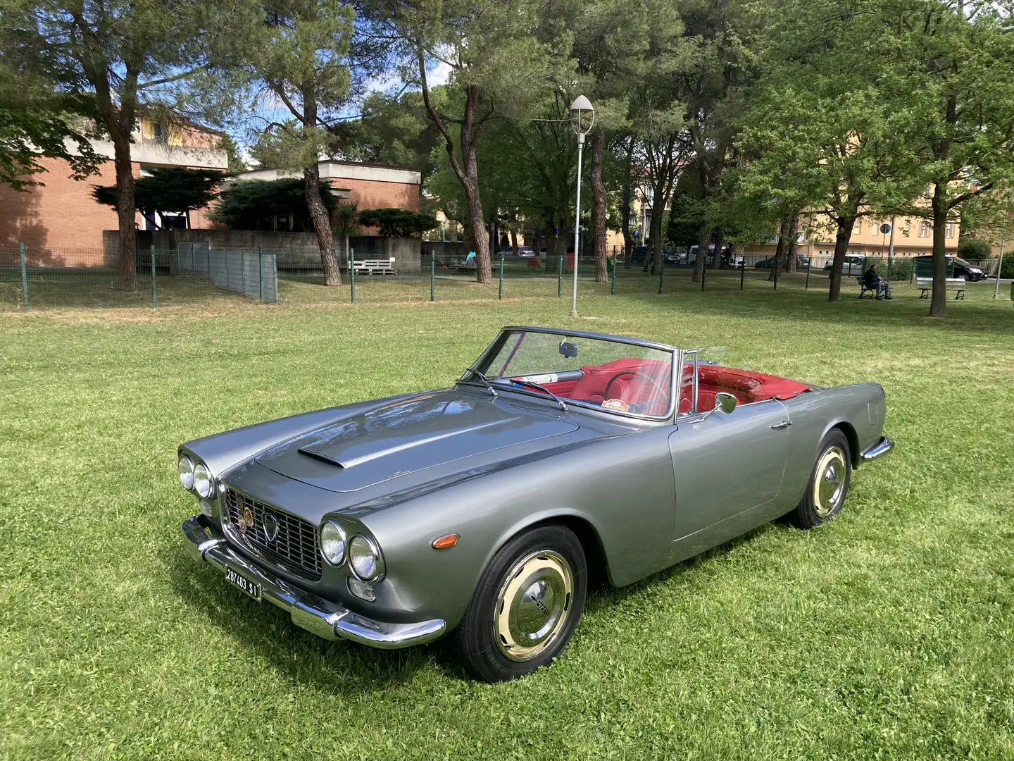 Lancia Flaminia Convertibile Touring 2.5 cc Grau - 1