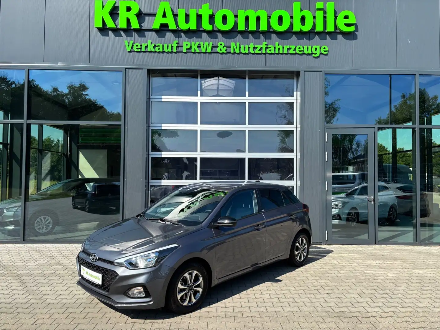 Hyundai i20 YES! - 1. Hd. - Automatic Grau - 2