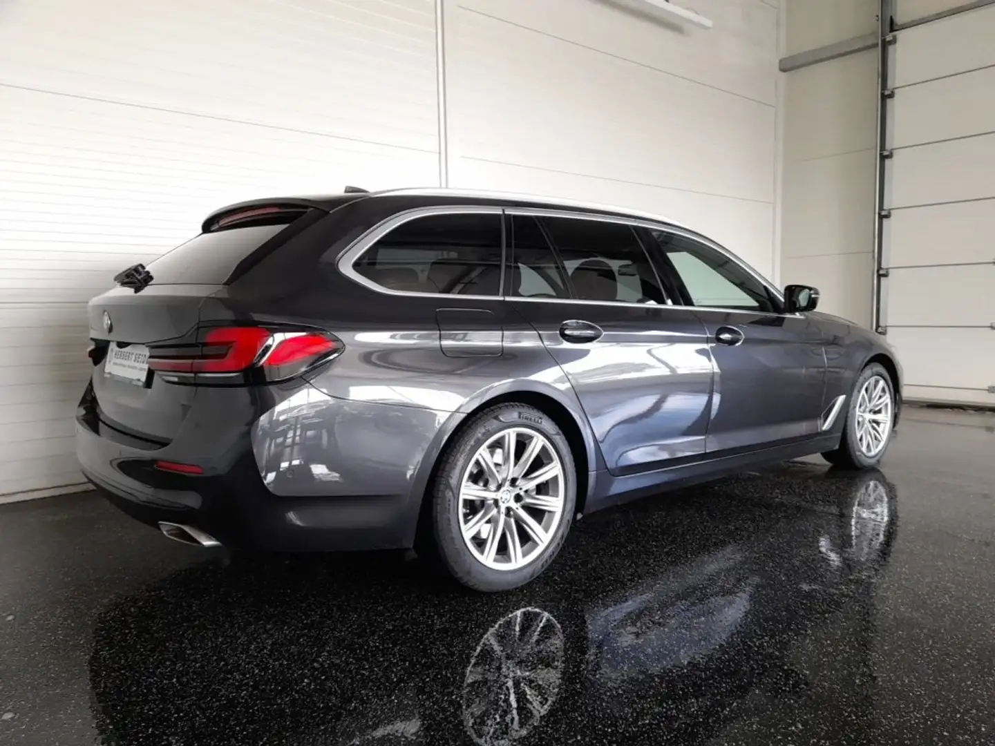 BMW 520 d Touring Aut *ADAPT. LED / NAVI / HEAD-UP / LIVE COCKPITPROF. / KAMERA / ACC / E-KLAPPE* Grau - 2