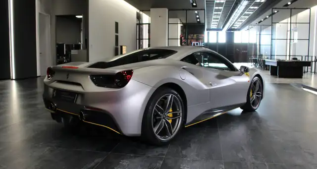 Ferrari 488 view 4